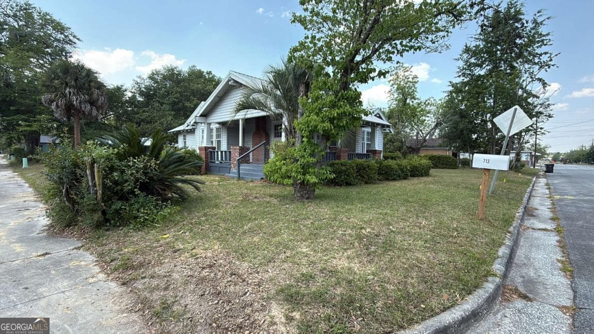 3 bedroom, 2 bathroom, 1,136 sq ft single family residence for sale at 713 Quaterman Street, Waycross, GA 31501 — photo 2