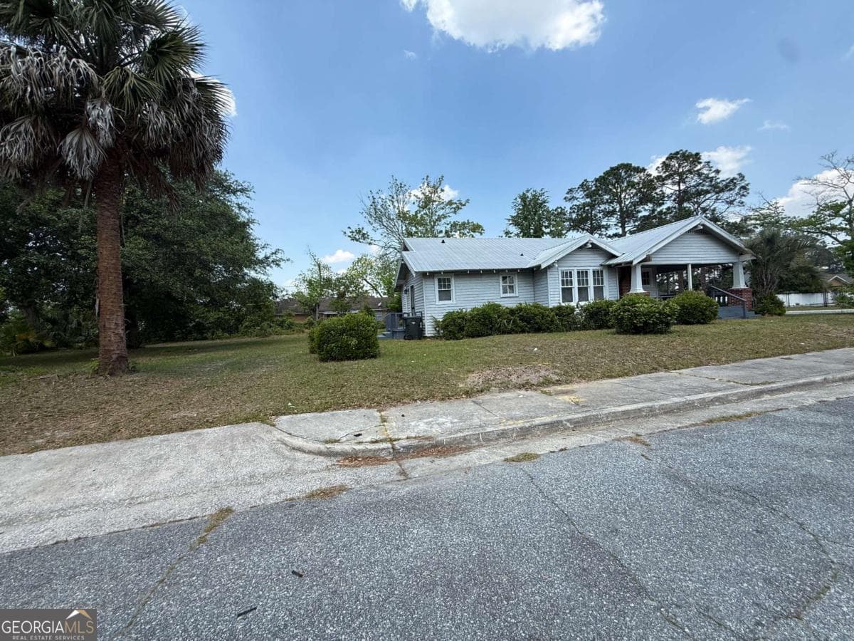 3 bedroom, 2 bathroom, 1,136 sq ft single family residence for sale at 713 Quaterman Street, Waycross, GA 31501 — photo 3