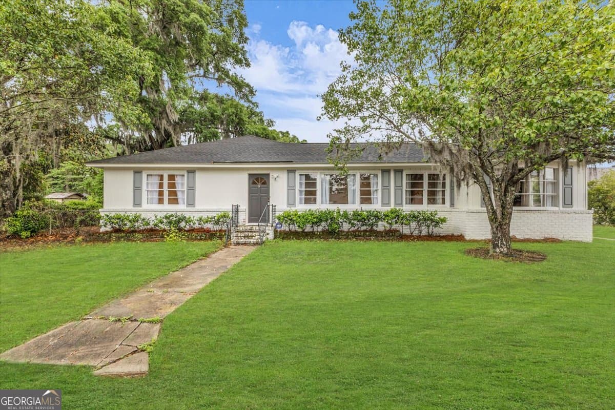 3 bedroom, 3 bathroom, 2,862 sq ft single family residence sold at 2223 E De Renne Avenue, Savannah, GA 31406