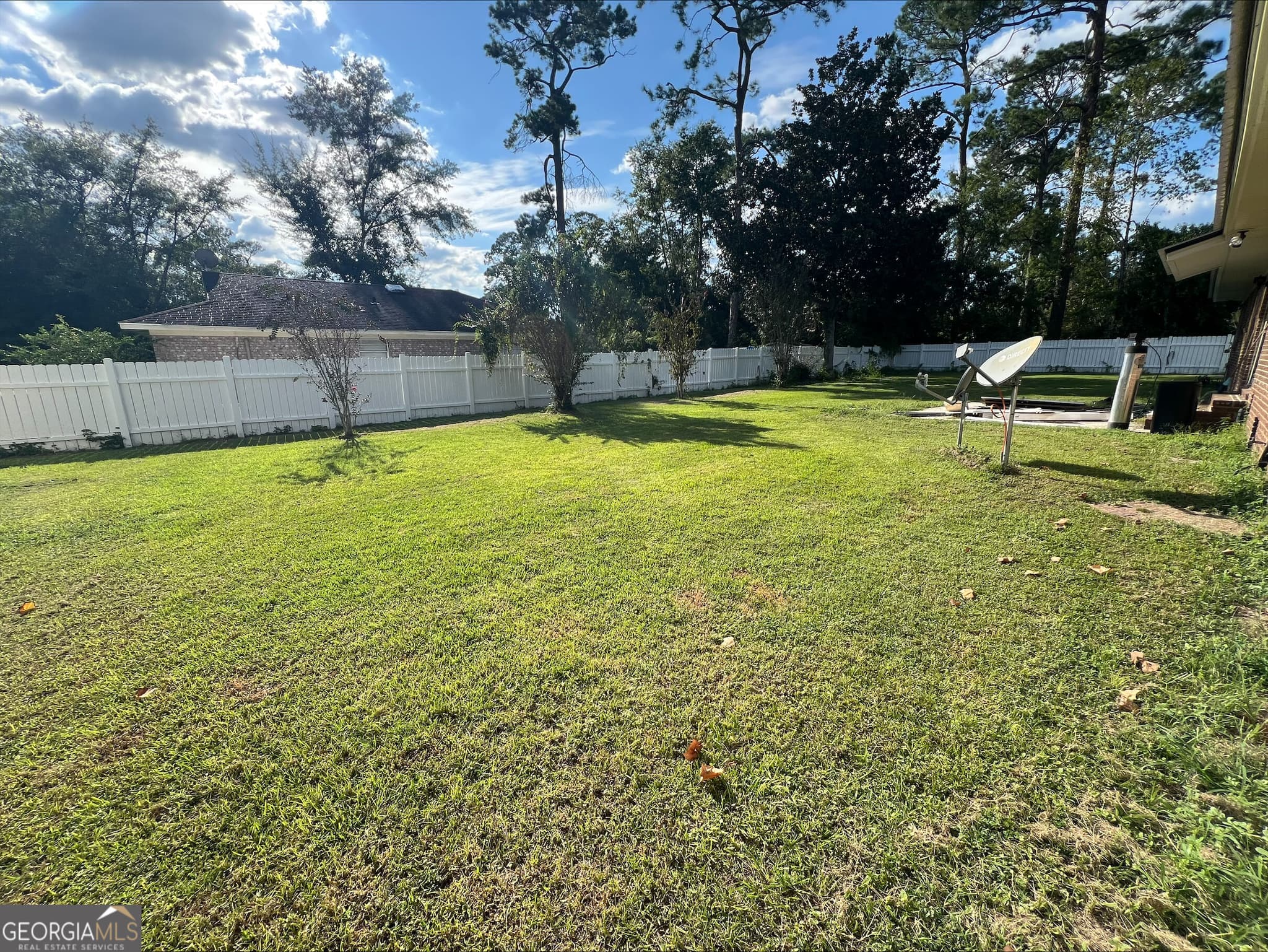 3 bedroom, 4 bathroom, 1,884 sq ft single family residence for sale at 2416 Sterling Drive, Valdosta, GA 31602 — photo 3