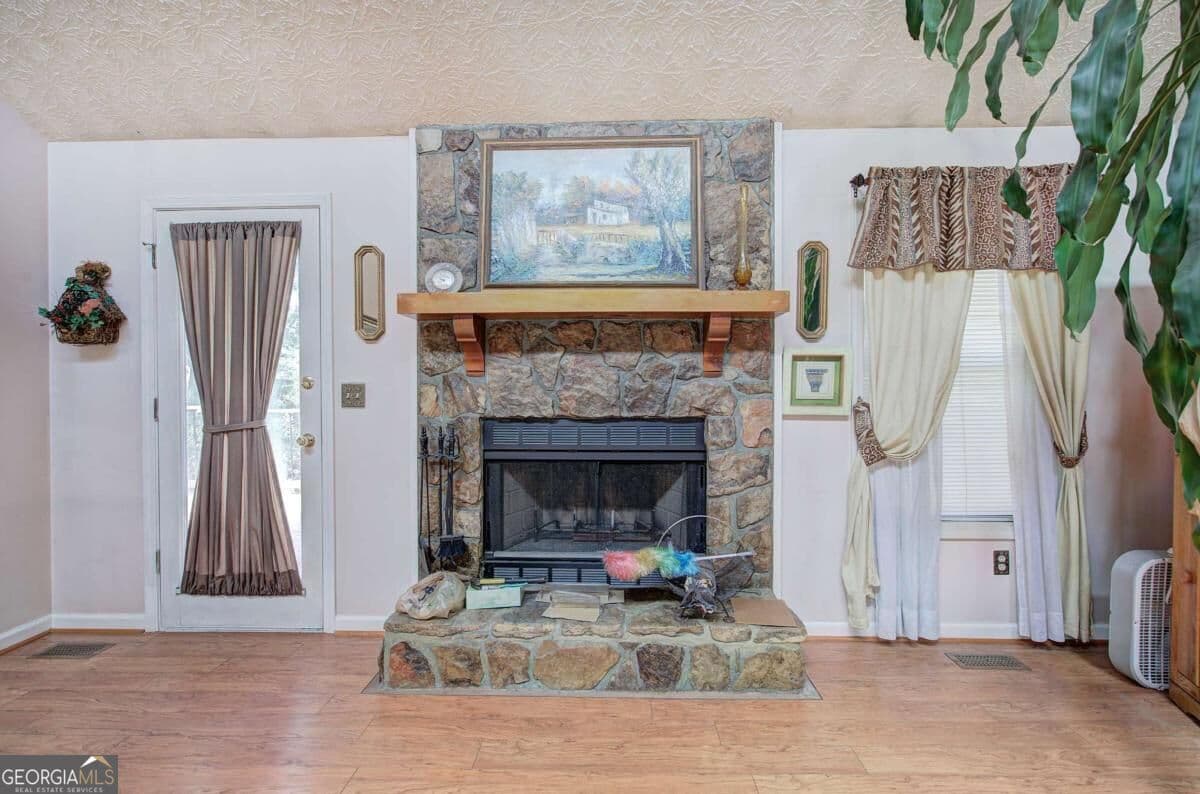 4 bedroom, 3 bathroom, 3,756 sq ft single family residence for sale at 18 Gentry Drive, Cartersville, GA 30120 — photo 4