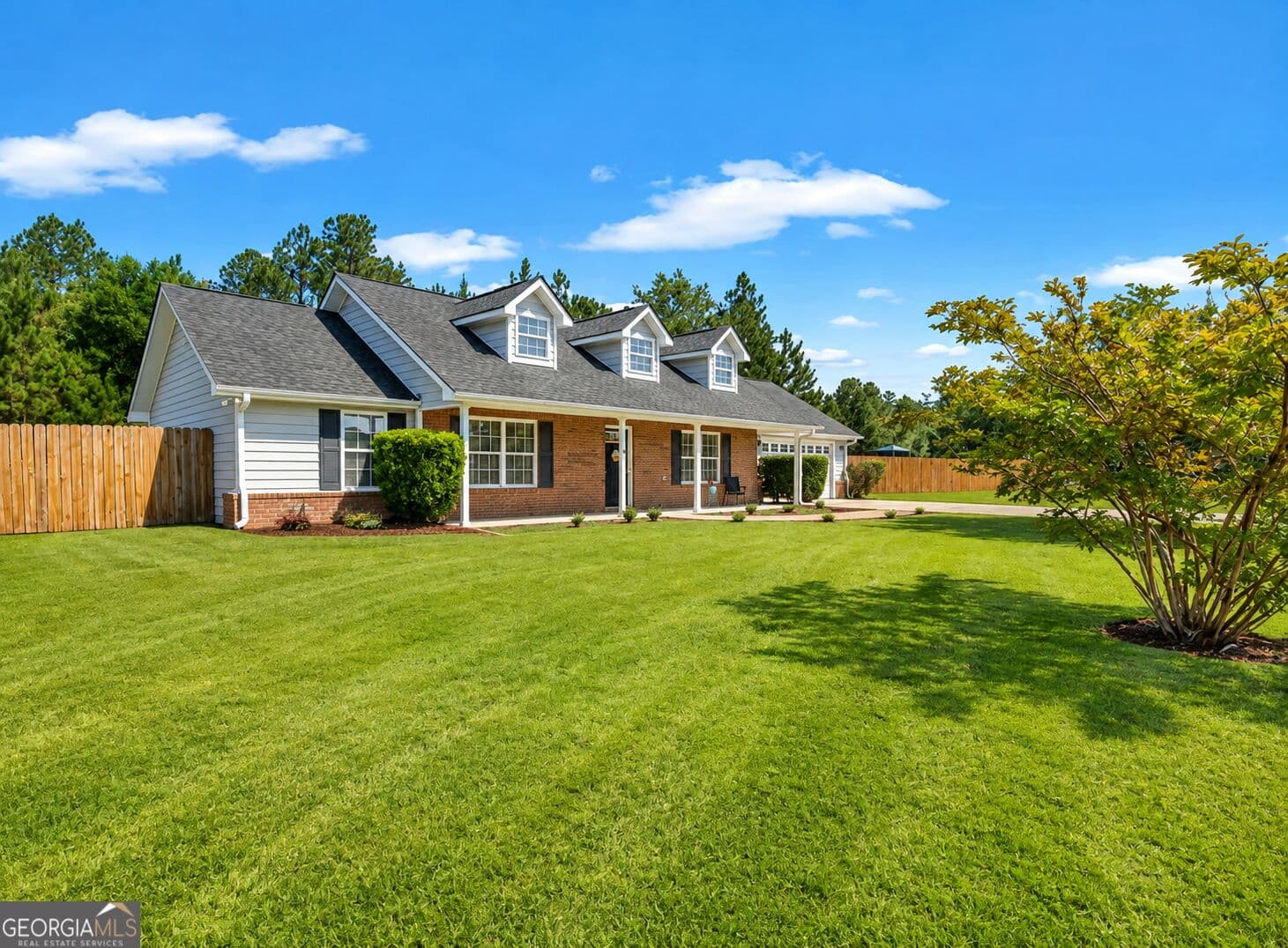 3 bedroom, 2 bathroom, 1,412 sq ft single family residence for sale at 179 Parish Loop, Hinesville, GA 31313 — photo 1 of 13