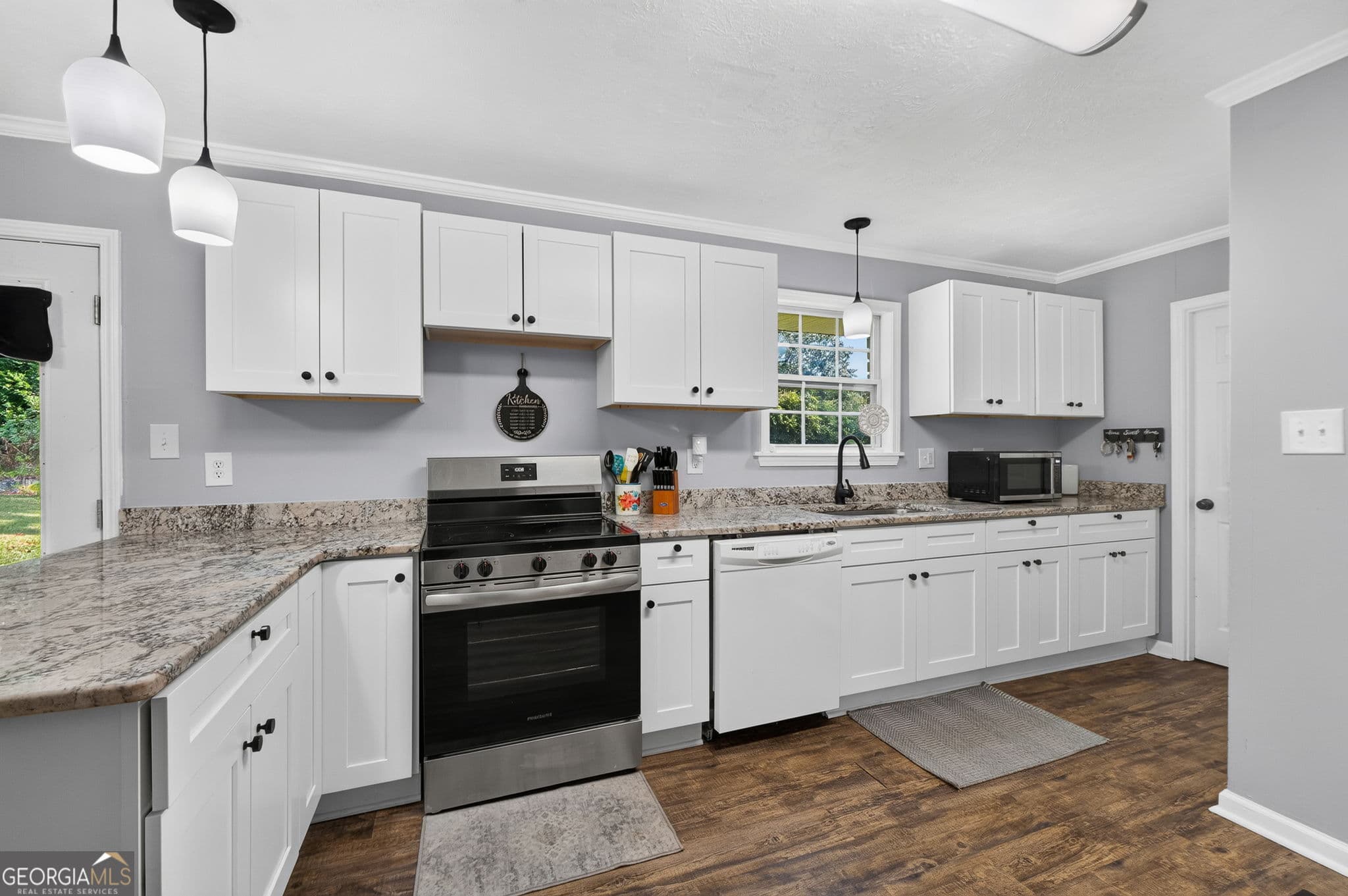 3 bedroom, 1.5 bathroom, 1,273 sq ft single family residence for sale at 329 Dale Drive, Griffin, GA 30223 — photo 4