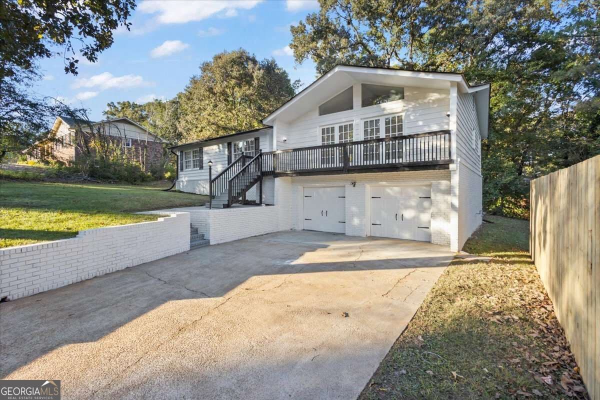 5 bedroom, 3 bathroom, 3,720 sq ft single family residence for sale at 6140 Michelle Lane, Douglasville, GA 30135 — photo 3