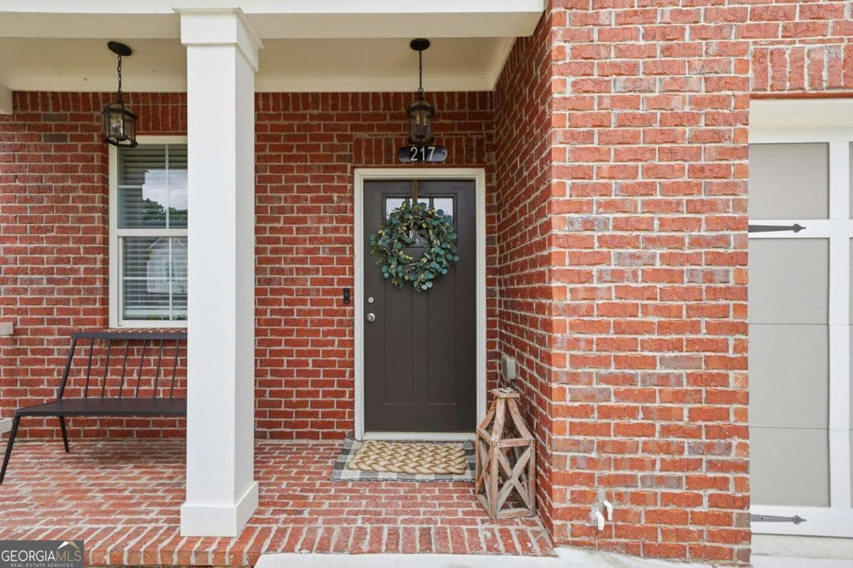 3 bedroom, 2.5 bathroom, 1,939 sq ft townhouse for sale at 217 Lakeside Place, Canton, GA 30114 — photo 2