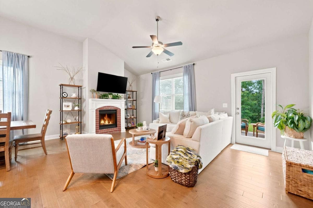 3 bedroom, 2.5 bathroom, 1,939 sq ft townhouse for sale at 217 Lakeside Place, Canton, GA 30114 — photo 7