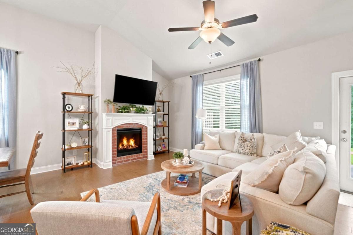 3 bedroom, 2.5 bathroom, 1,939 sq ft townhouse for sale at 217 Lakeside Place, Canton, GA 30114 — photo 8