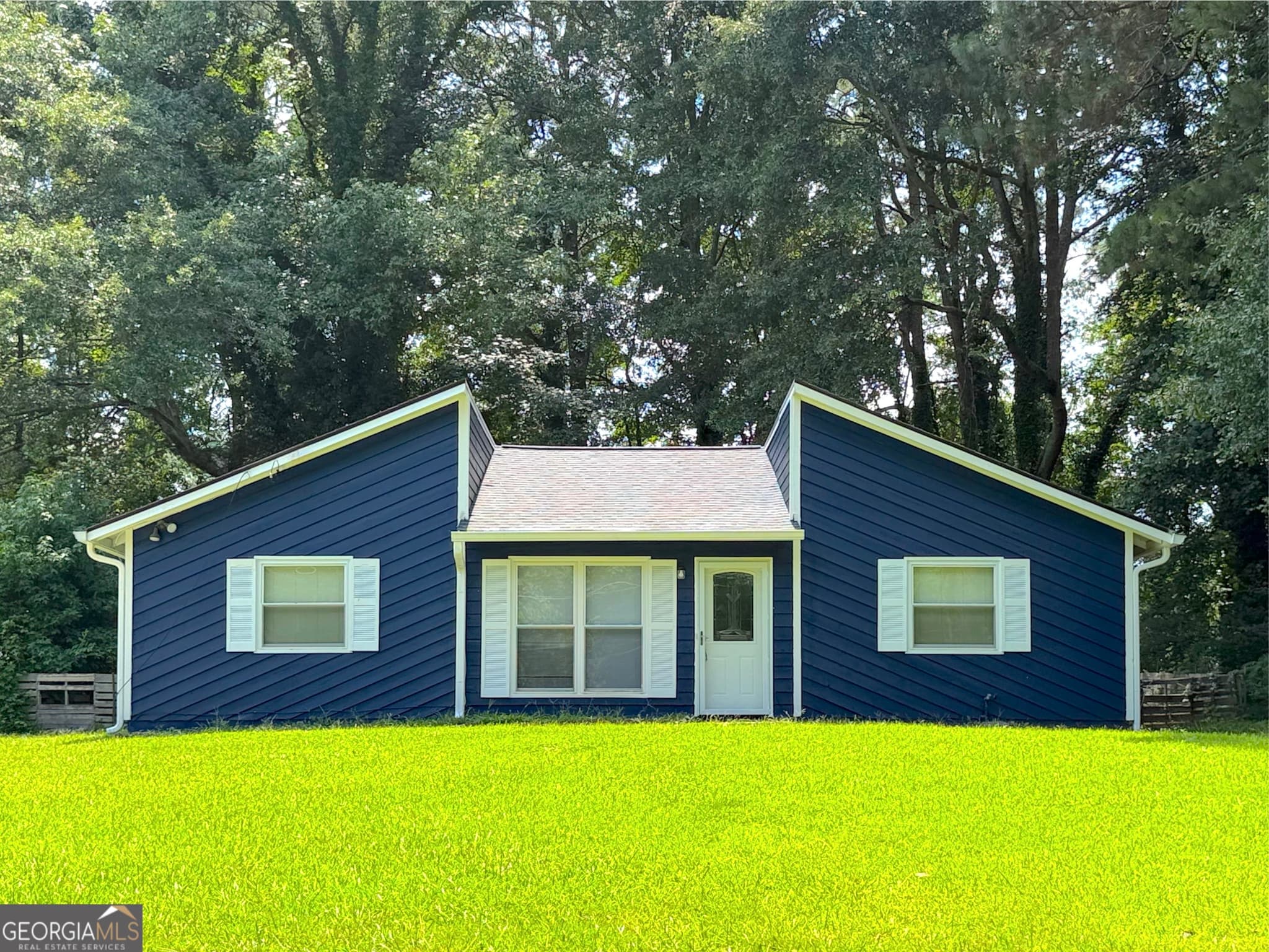 3 bedroom, 2 bathroom, 1,204 sq ft single family residence for rent at 813 Post Oak Circle, Lawrenceville, GA 30046 for $2,100 a month — photo 2