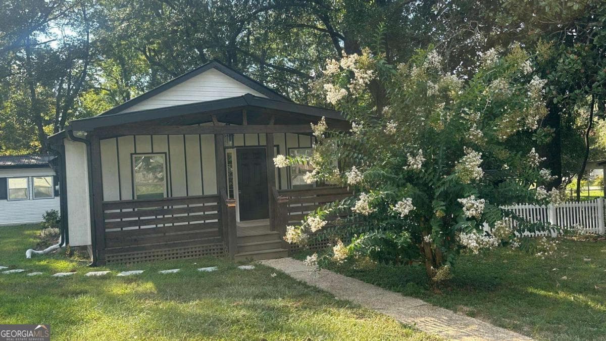 3 bedroom, 2 bathroom single family residence for sale at 102 Oak Street, Summerville, GA 30747 — photo 2