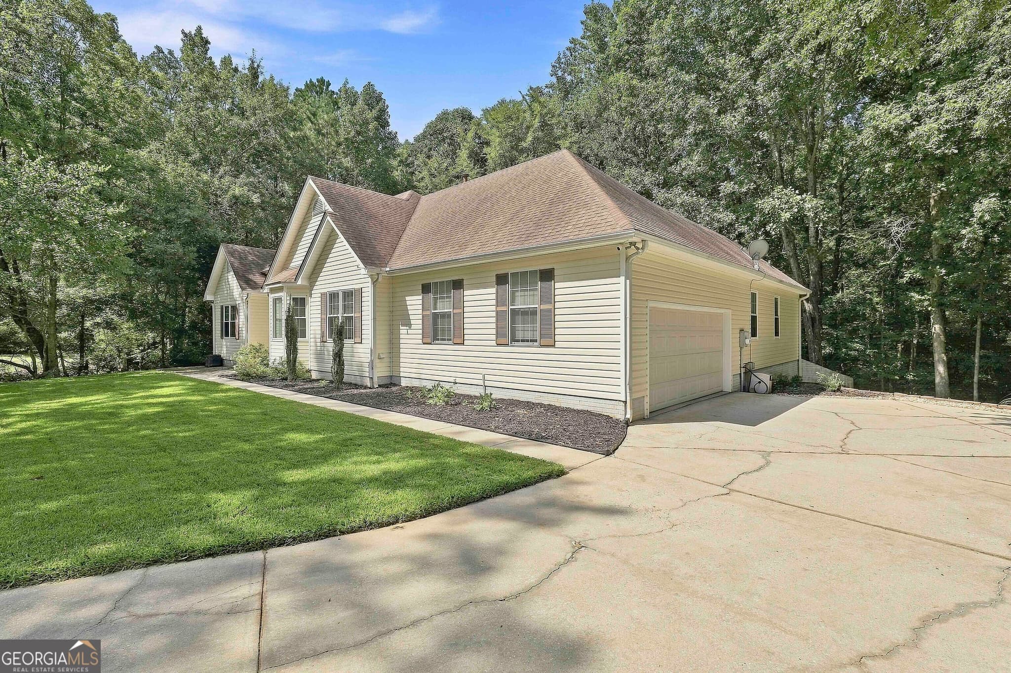 4 bedroom, 3 bathroom, 3,373 sq ft single family residence for sale at 70 Wilkes Court, Newnan, GA 30263 — photo 7