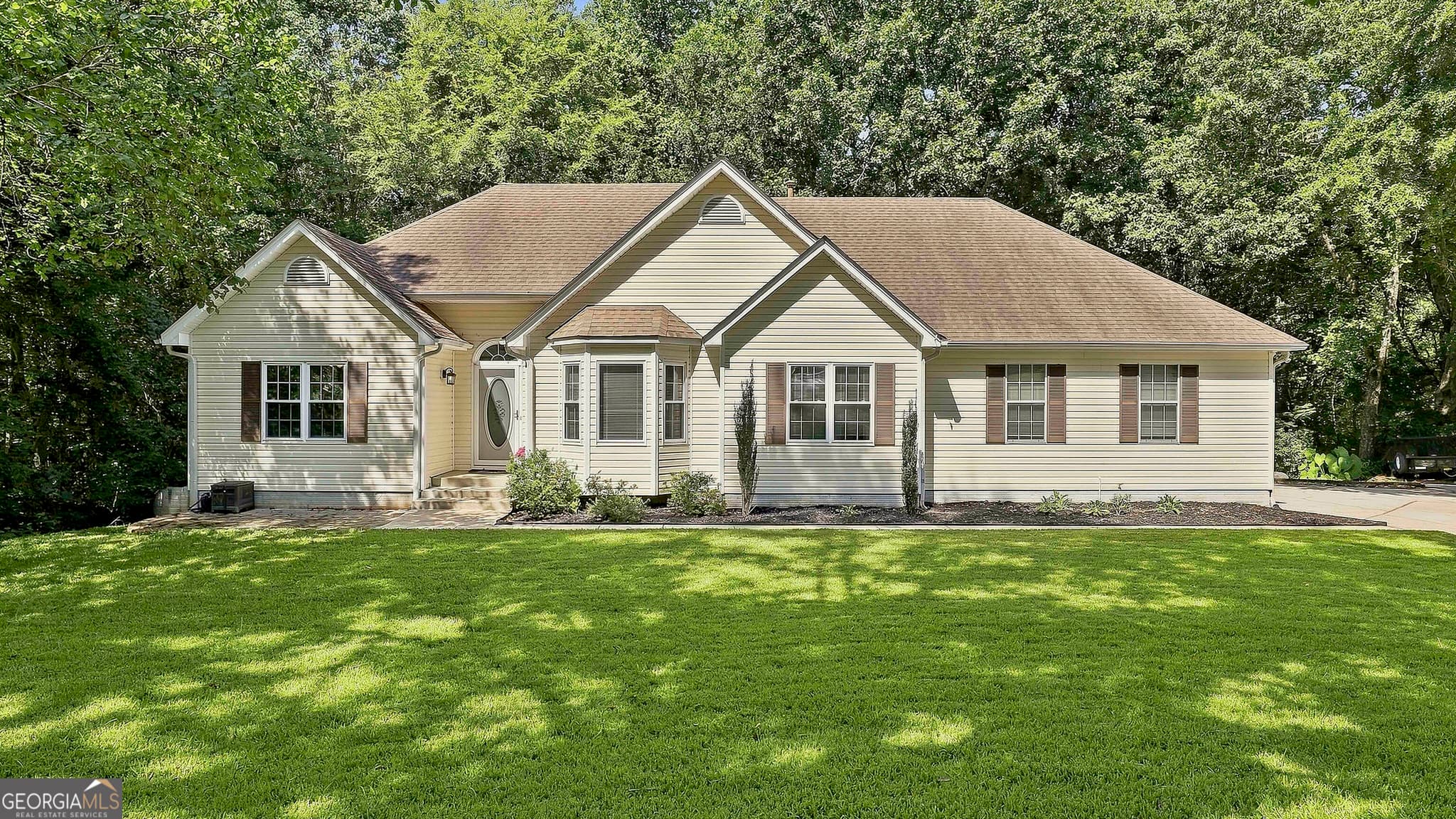 4 bedroom, 3 bathroom, 3,373 sq ft single family residence for sale at 70 Wilkes Court, Newnan, GA 30263 — photo 3