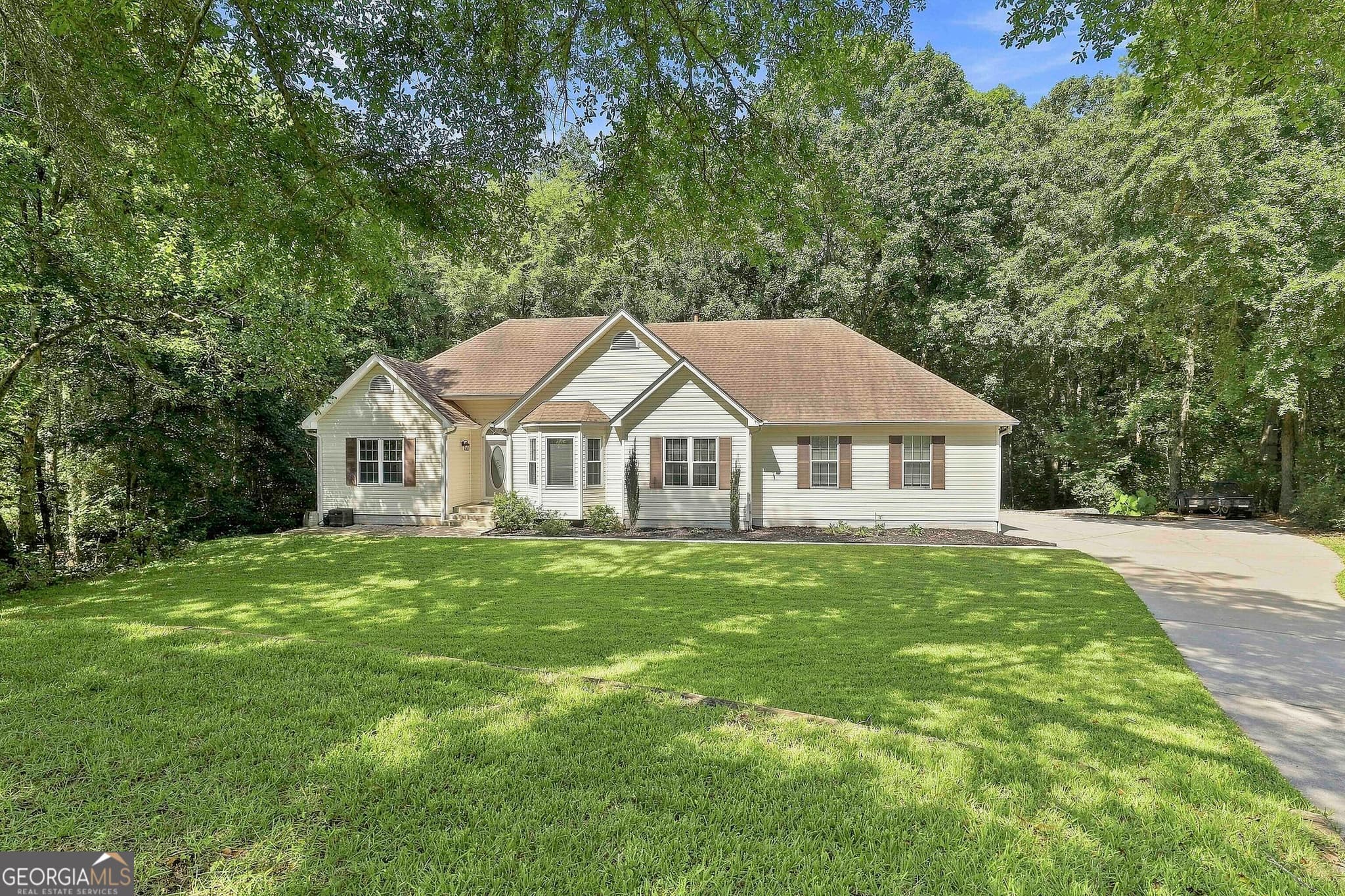 4 bedroom, 3 bathroom, 3,373 sq ft single family residence for sale at 70 Wilkes Court, Newnan, GA 30263 — photo 4