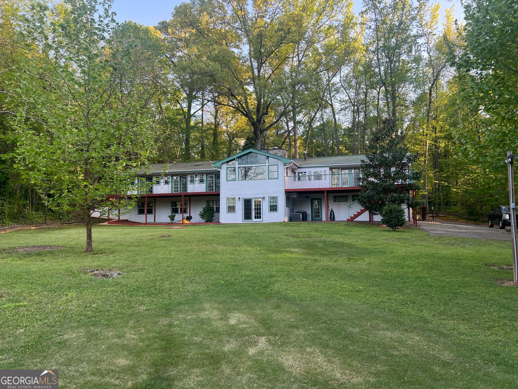 6 bedroom, 3 bathroom, 3,862 sq ft single family residence for sale at 2316 Emerald Drive, Jonesboro, GA 30236