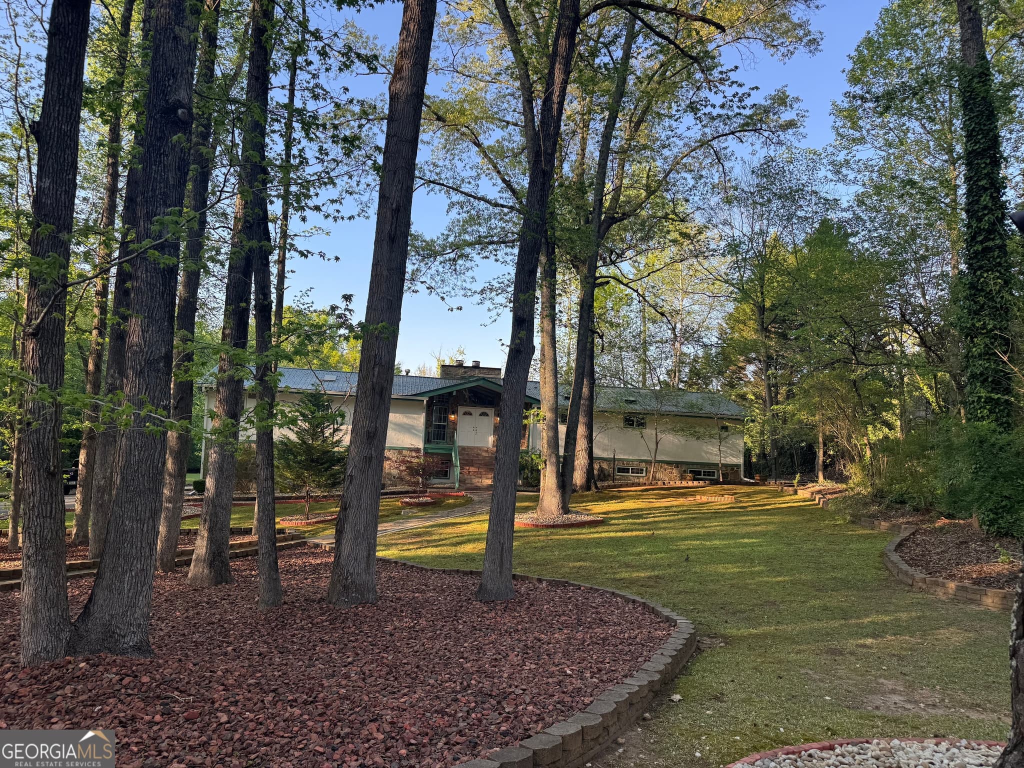 6 bedroom, 3 bathroom, 3,862 sq ft single family residence for sale at 2316 Emerald Drive, Jonesboro, GA 30236 — photo 4