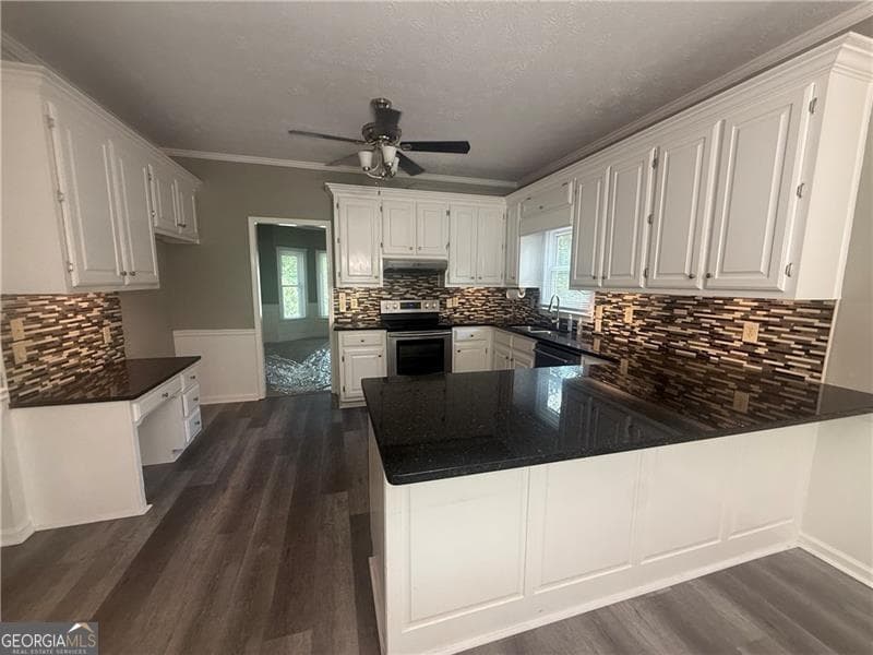 4 bedroom, 2.5 bathroom, 2,726 sq ft single family residence for sale at 2031 Lakewood Circle, Grayson, GA 30017 — photo 9