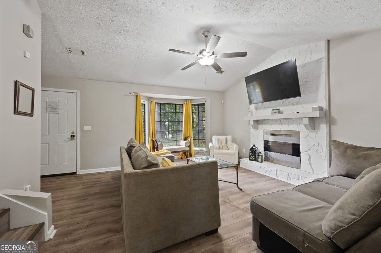 3 bedroom, 2 bathroom, 1,456 sq ft single family residence for sale at 4064 PANOLA WOODS Drive, Stonecrest, GA 30038 — photo 6