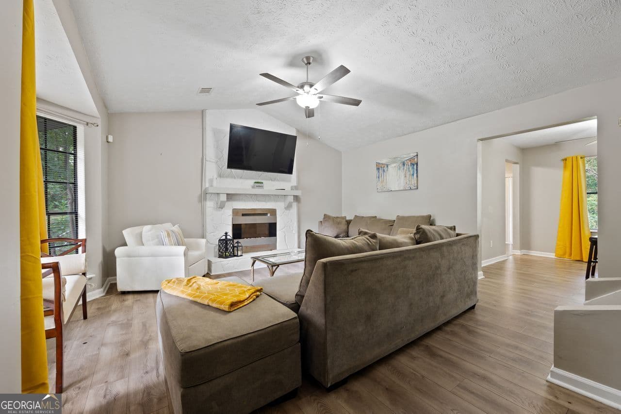 3 bedroom, 2 bathroom, 1,456 sq ft single family residence for sale at 4064 PANOLA WOODS Drive, Stonecrest, GA 30038 — photo 5