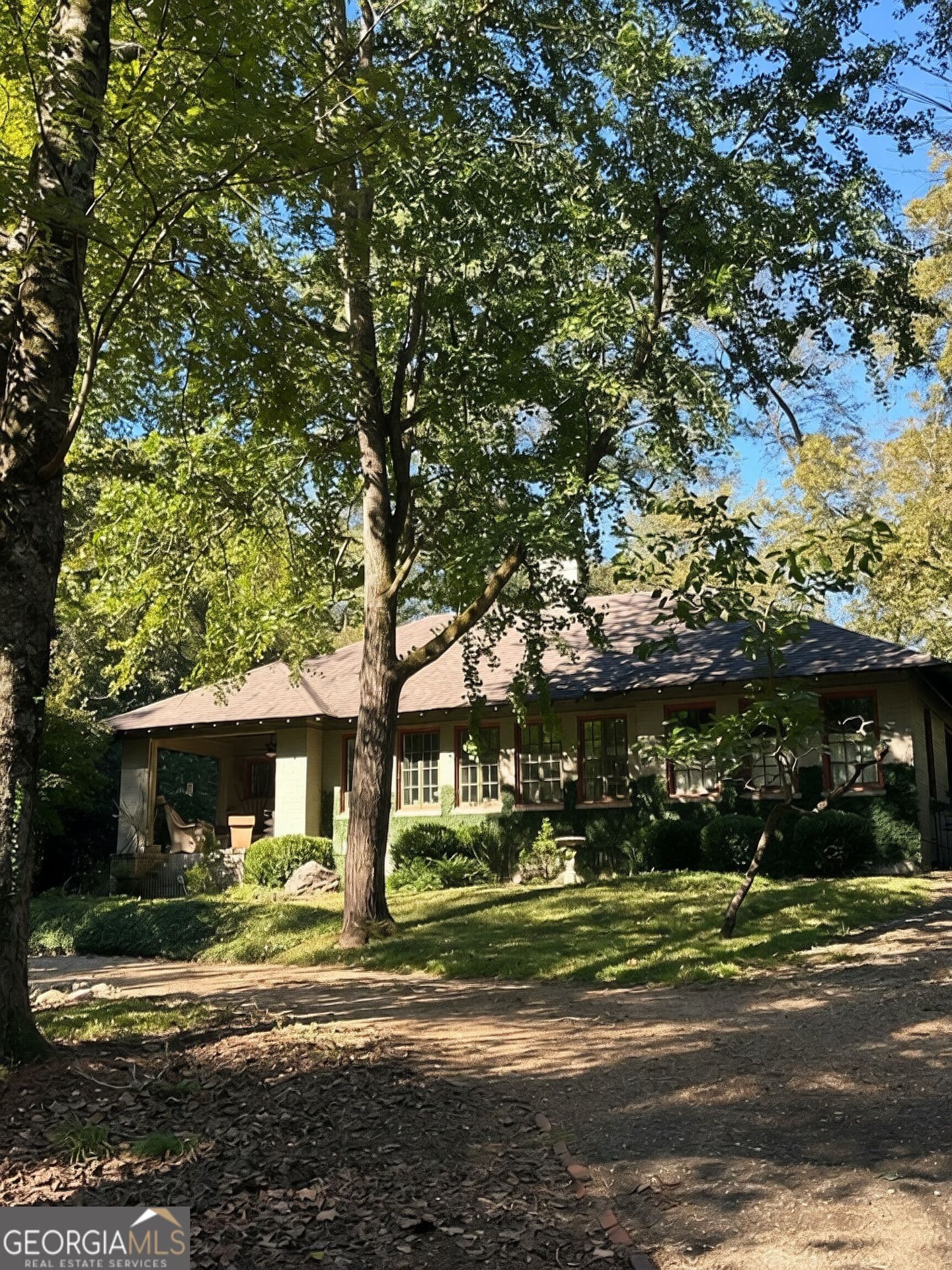 2 bedroom, 2 bathroom, 2,256 sq ft single family residence for sale at 1116 Jackson Springs Road, Macon, GA 31211 — photo 1 of 2