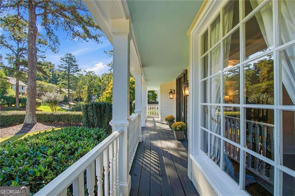 4 bedroom, 3.5 bathroom, 4,156 sq ft single family residence for sale at 5018 Trailridge Way, Dunwoody, GA 30338 — photo 4