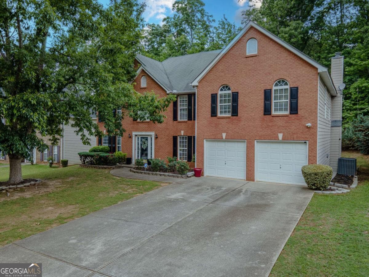 5 bedroom, 3 bathroom, 3,048 sq ft single family residence sold at 6042 Fairington Farms Lane, Lithonia, GA 30038