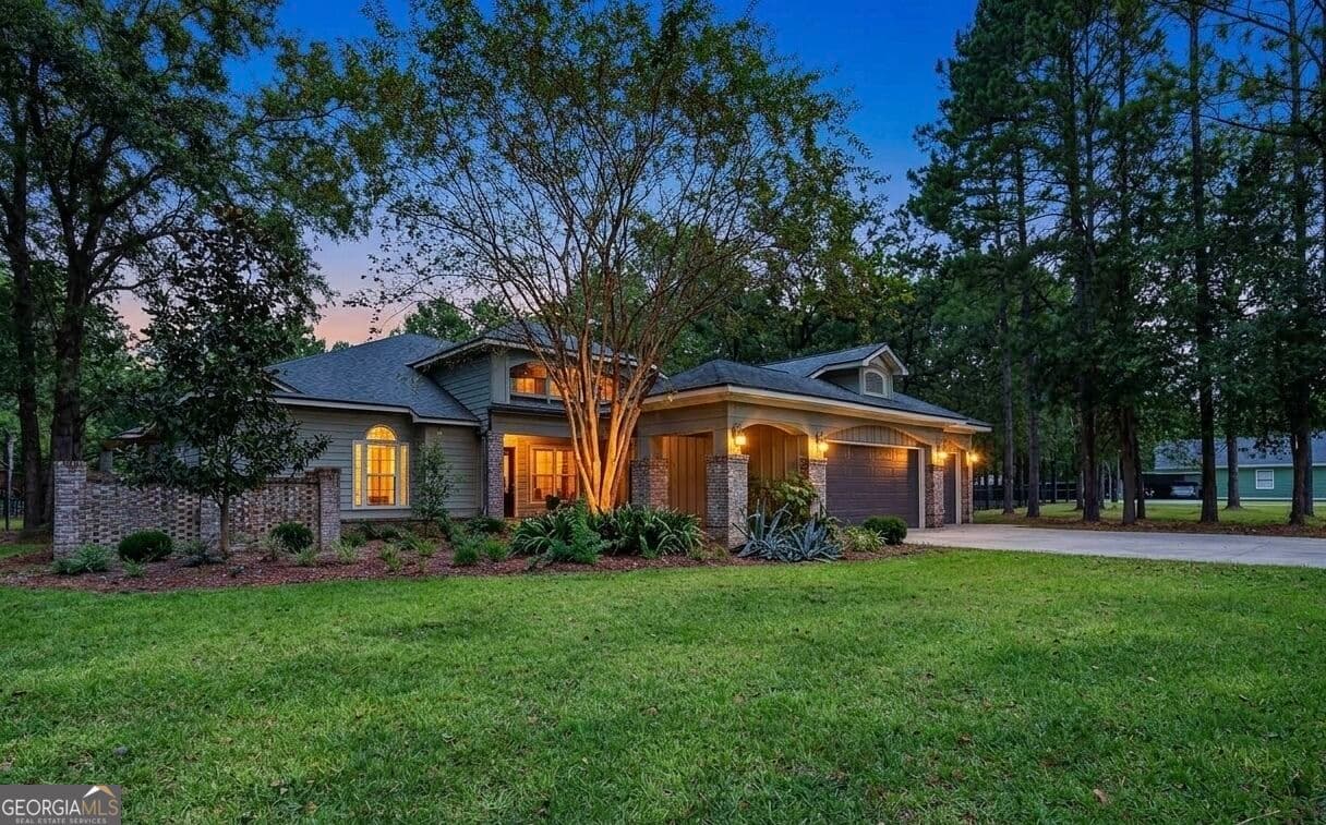 3 bedroom, 2.5 bathroom, 2,850 sq ft single family residence for sale at 1804 River Pointe Drive, Albany, GA 31701 — photo 2