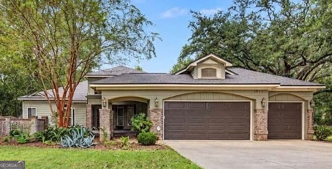 3 bedroom, 2.5 bathroom, 2,850 sq ft single family residence for sale at 1804 River Pointe Drive, Albany, GA 31701 — photo 3