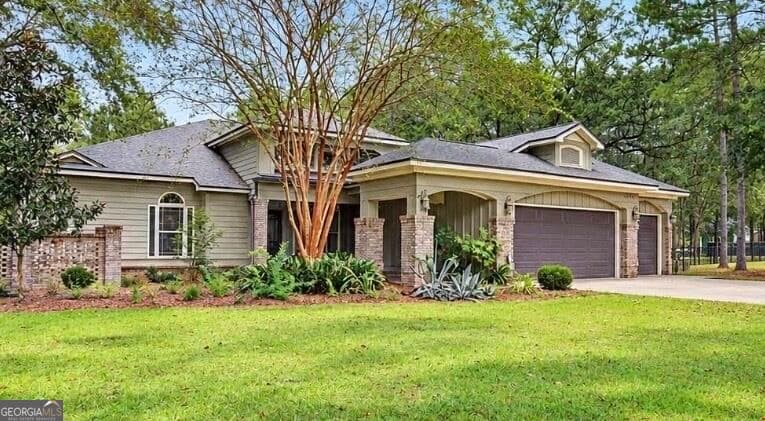 3 bedroom, 2.5 bathroom, 2,850 sq ft single family residence for sale at 1804 River Pointe Drive, Albany, GA 31701