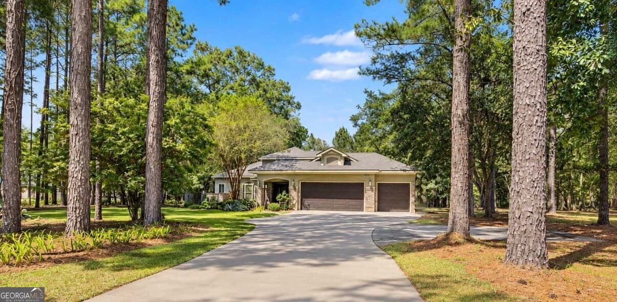 3 bedroom, 2.5 bathroom, 2,850 sq ft single family residence for sale at 1804 River Pointe Drive, Albany, GA 31701 — photo 5