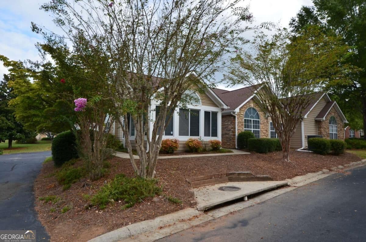 3 bedroom, 2 bathroom, 1,423 sq ft condominium for sale at 1867 Kolb Farm Circle, Marietta, GA 30008 — photo 2