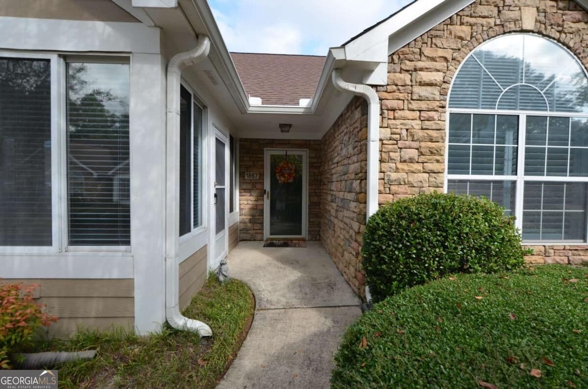 3 bedroom, 2 bathroom, 1,423 sq ft condominium for sale at 1867 Kolb Farm Circle, Marietta, GA 30008 — photo 3