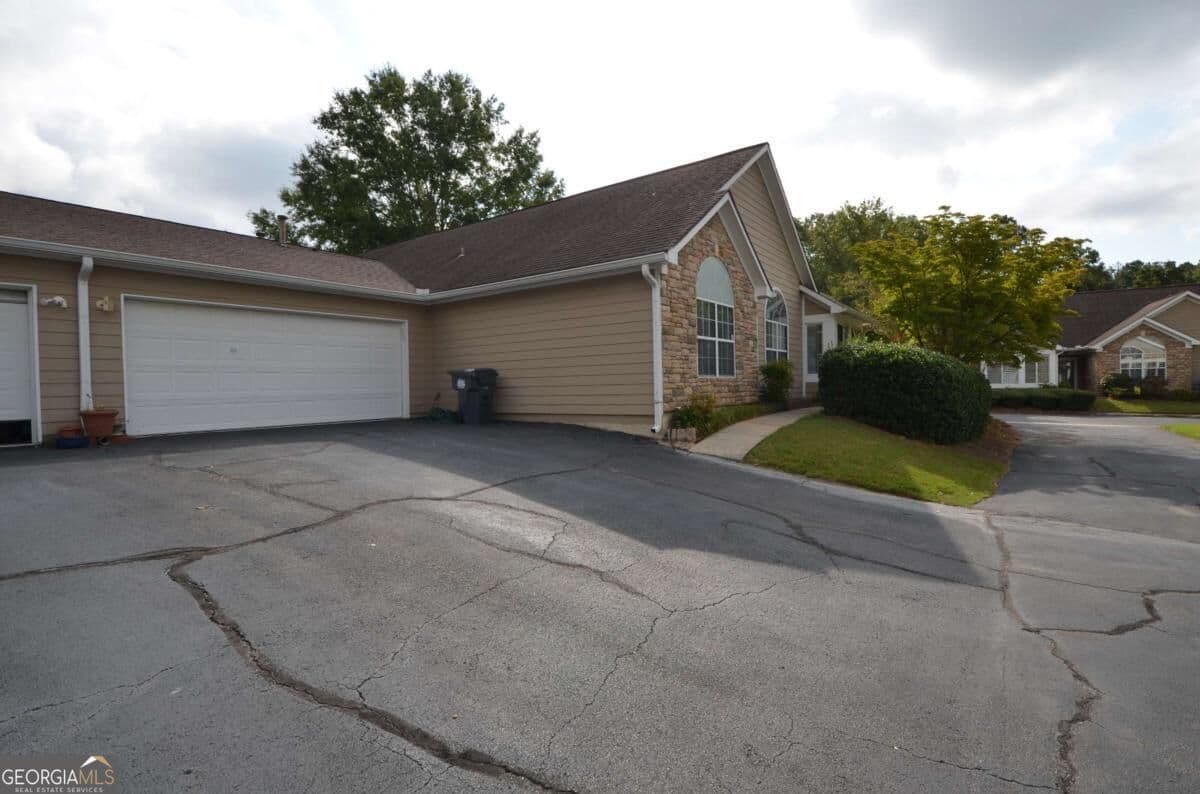 3 bedroom, 2 bathroom, 1,423 sq ft condominium for sale at 1867 Kolb Farm Circle, Marietta, GA 30008 — photo 5