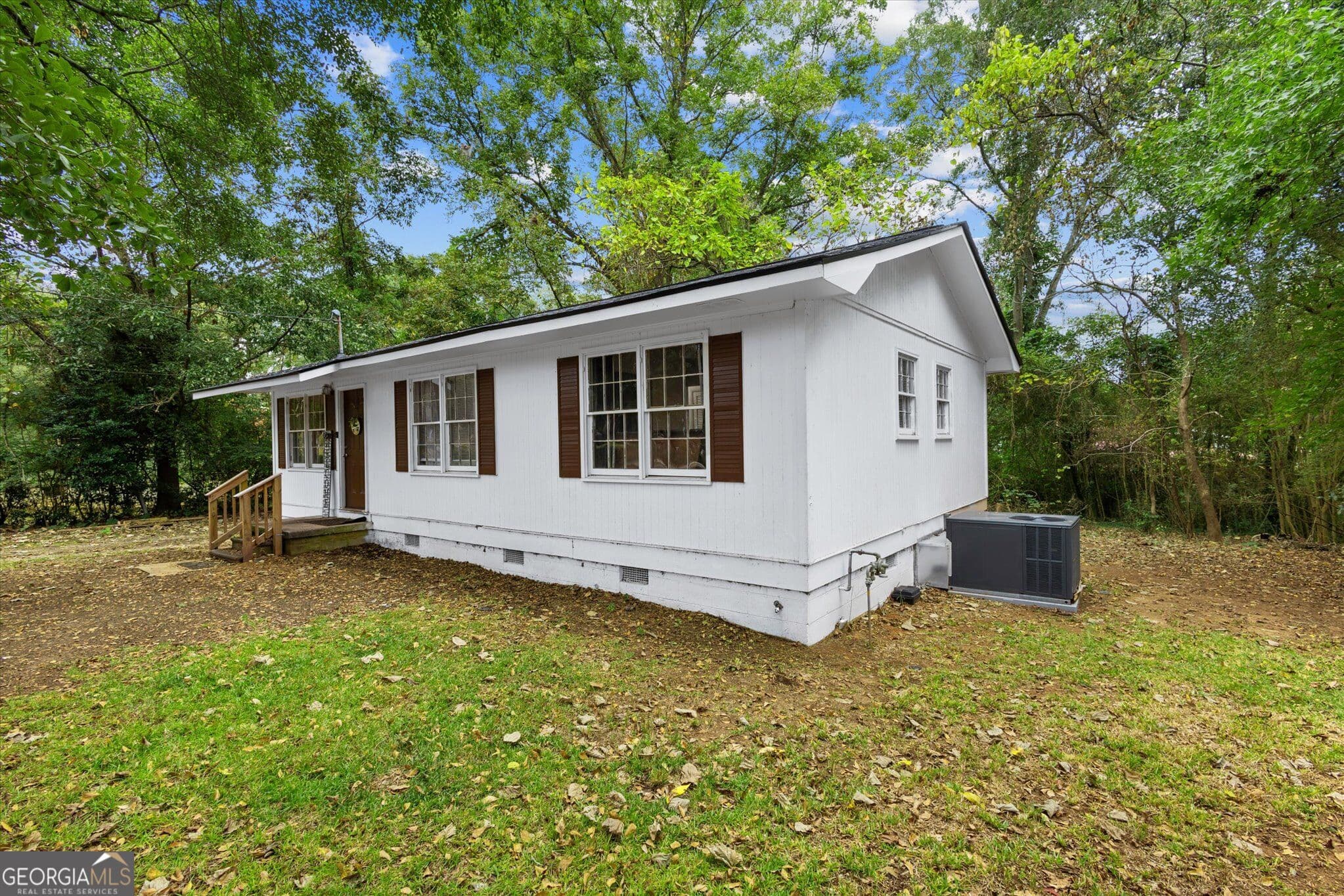 4 bedroom, 2 bathroom, 912 sq ft single family residence for sale at 11 Dew Place, Forsyth, GA 31029 — photo 3