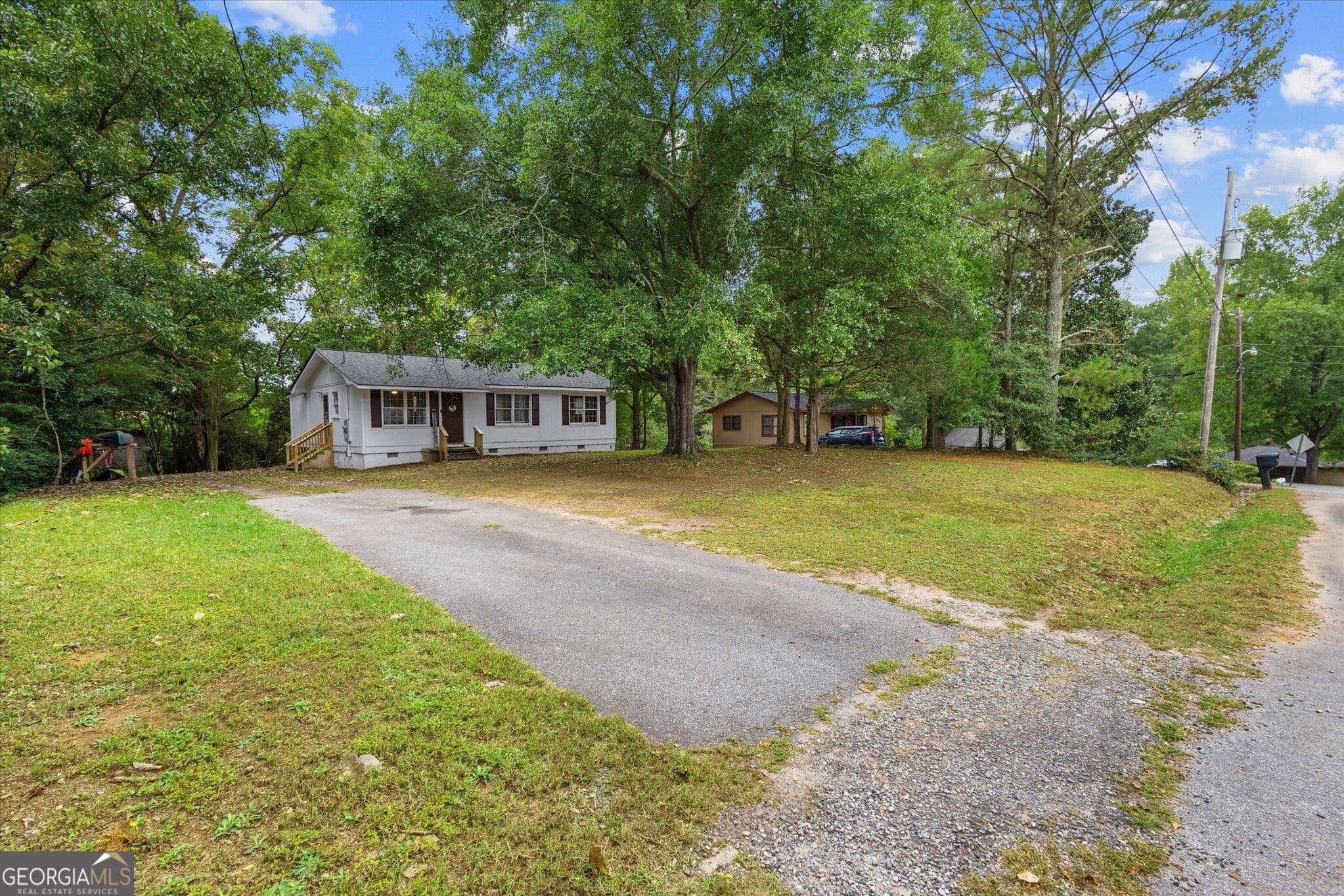 4 bedroom, 2 bathroom, 912 sq ft single family residence for sale at 11 Dew Place, Forsyth, GA 31029 — photo 5