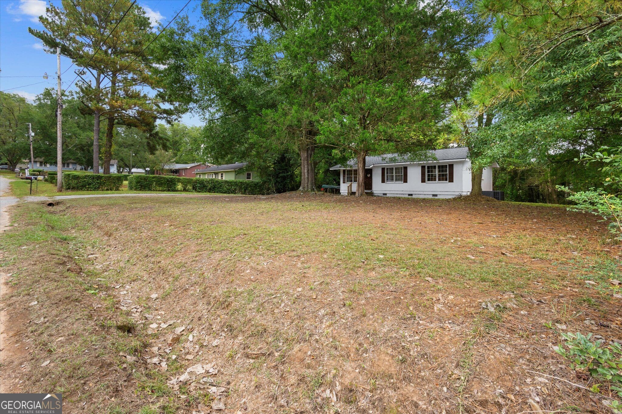 4 bedroom, 2 bathroom, 912 sq ft single family residence for sale at 11 Dew Place, Forsyth, GA 31029 — photo 4