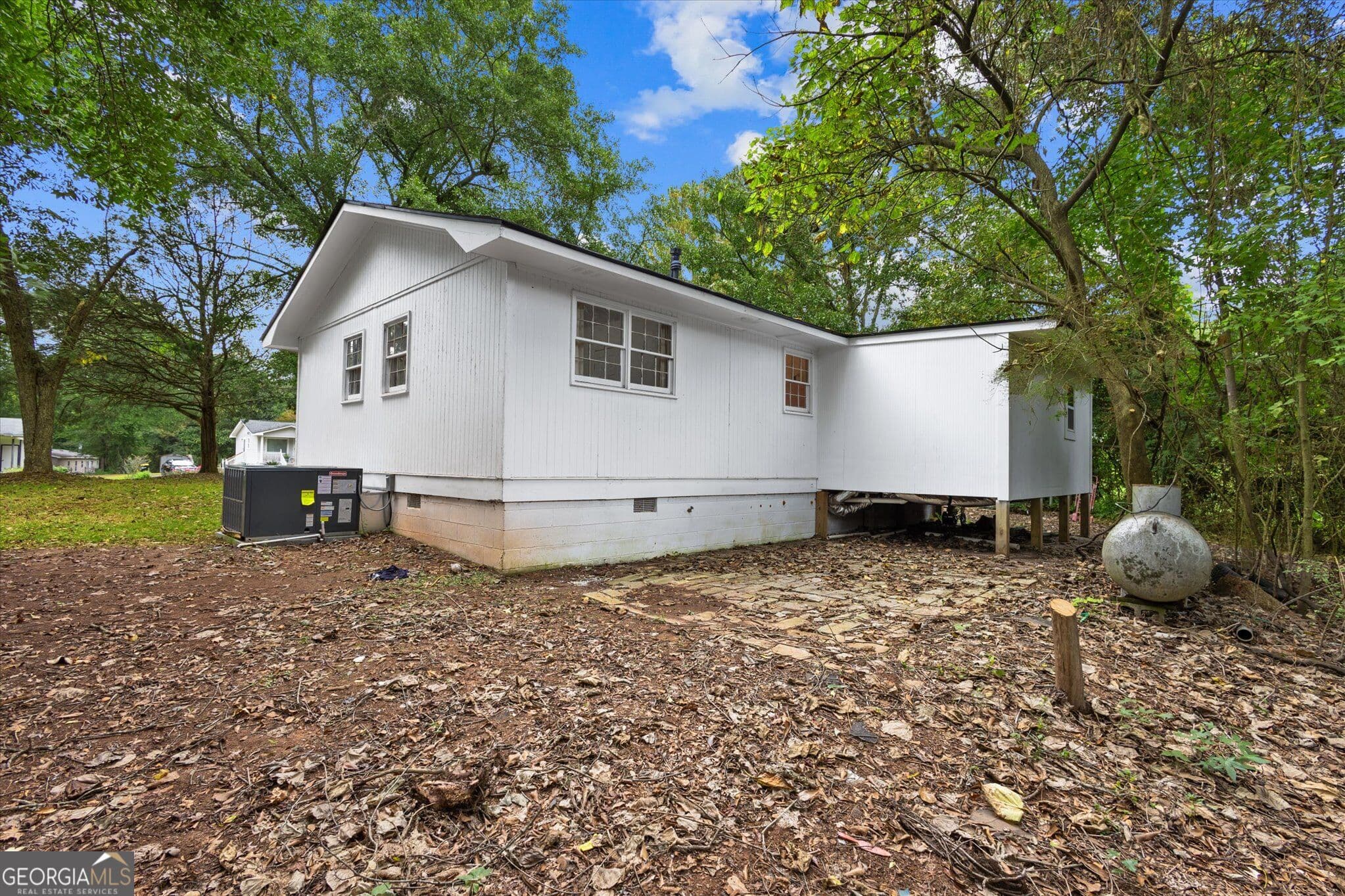 4 bedroom, 2 bathroom, 912 sq ft single family residence for sale at 11 Dew Place, Forsyth, GA 31029 — photo 8