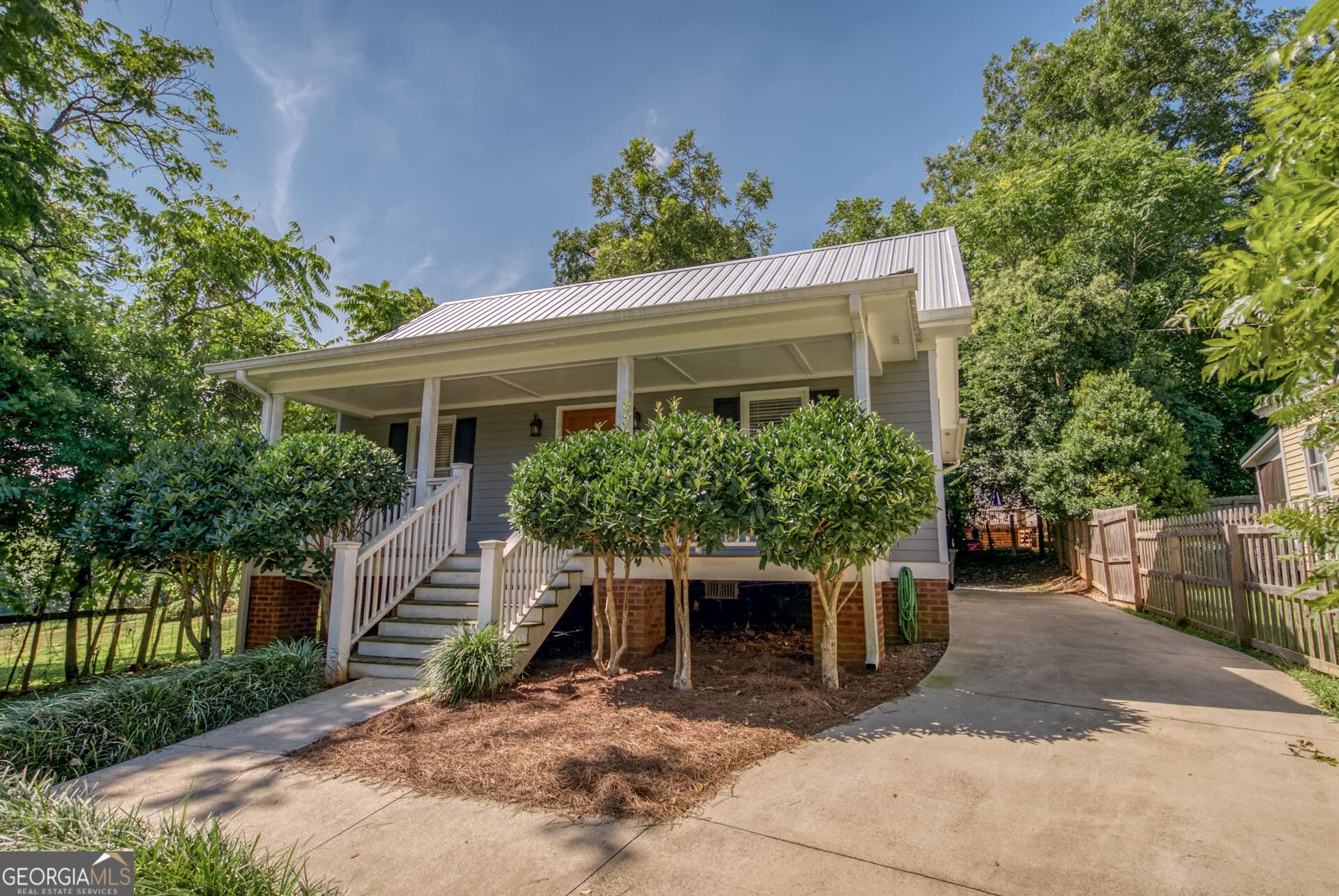 2 bedroom, 2 bathroom, 1,160 sq ft single family residence for rent at 264 E Jefferson Street, Madison, GA 30650 for $1,900 a month — photo 3