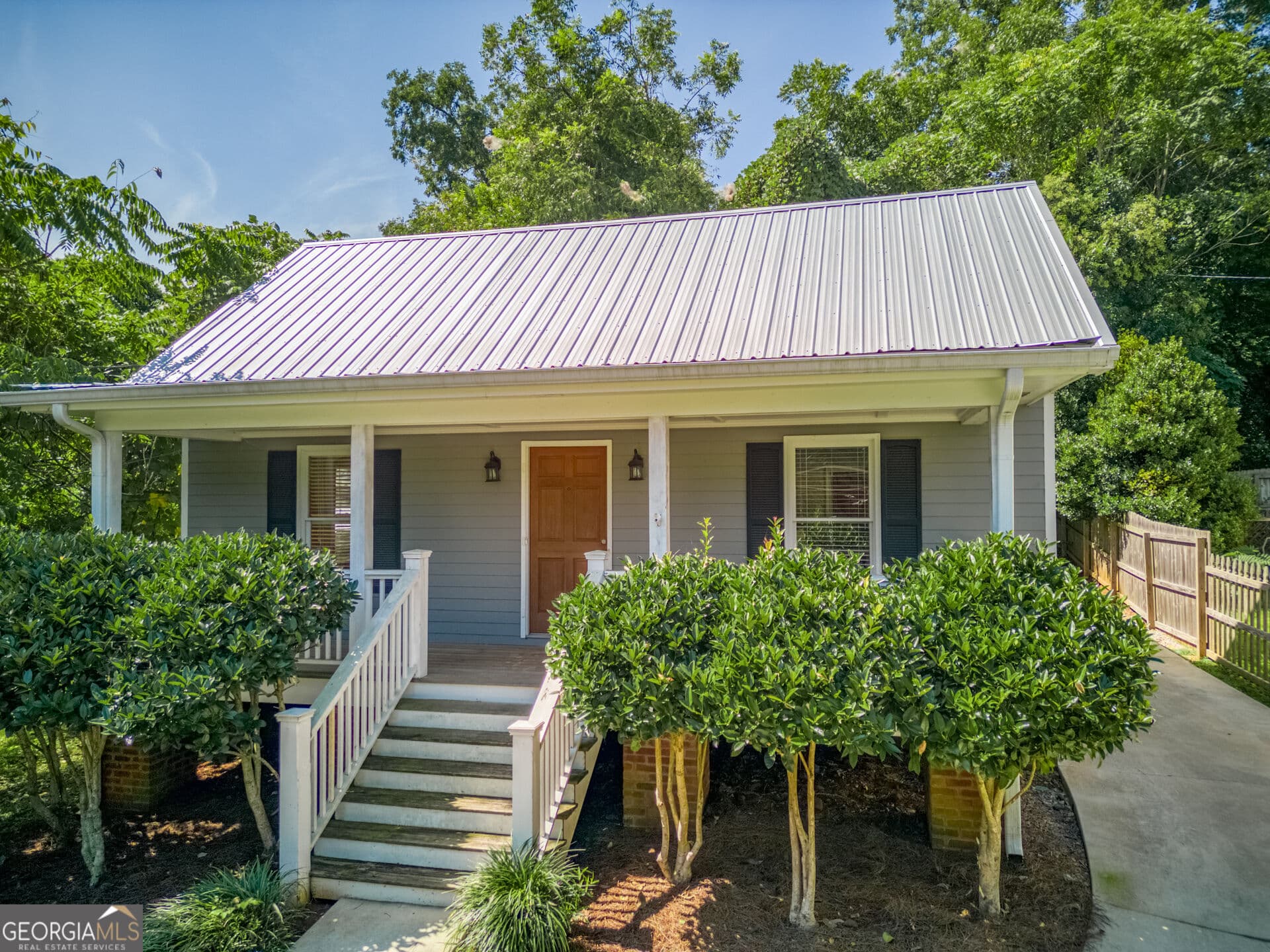 2 bedroom, 2 bathroom, 1,160 sq ft single family residence for rent at 264 E Jefferson Street, Madison, GA 30650 for $1,900 a month