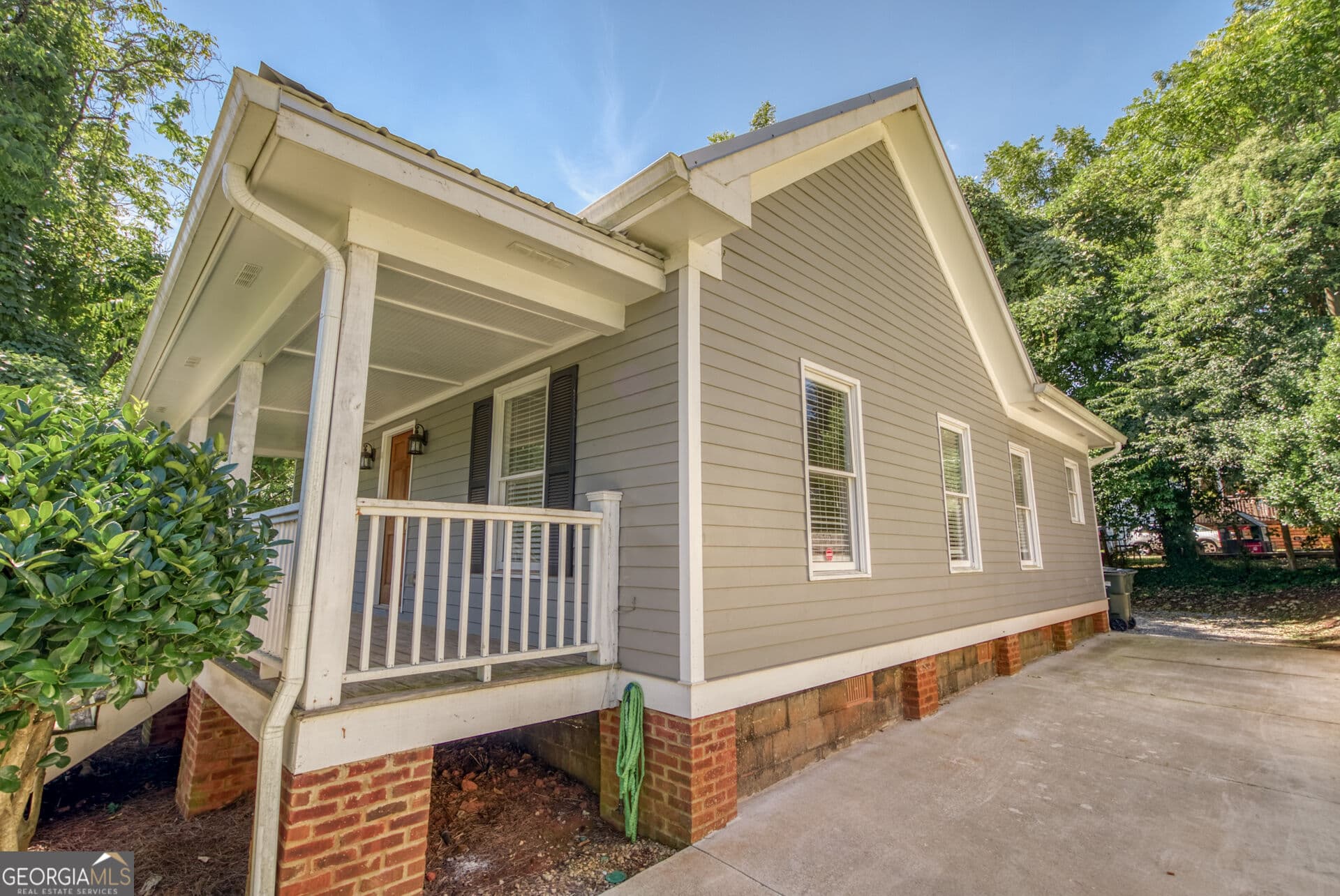 2 bedroom, 2 bathroom, 1,160 sq ft single family residence for rent at 264 E Jefferson Street, Madison, GA 30650 for $1,900 a month — photo 4