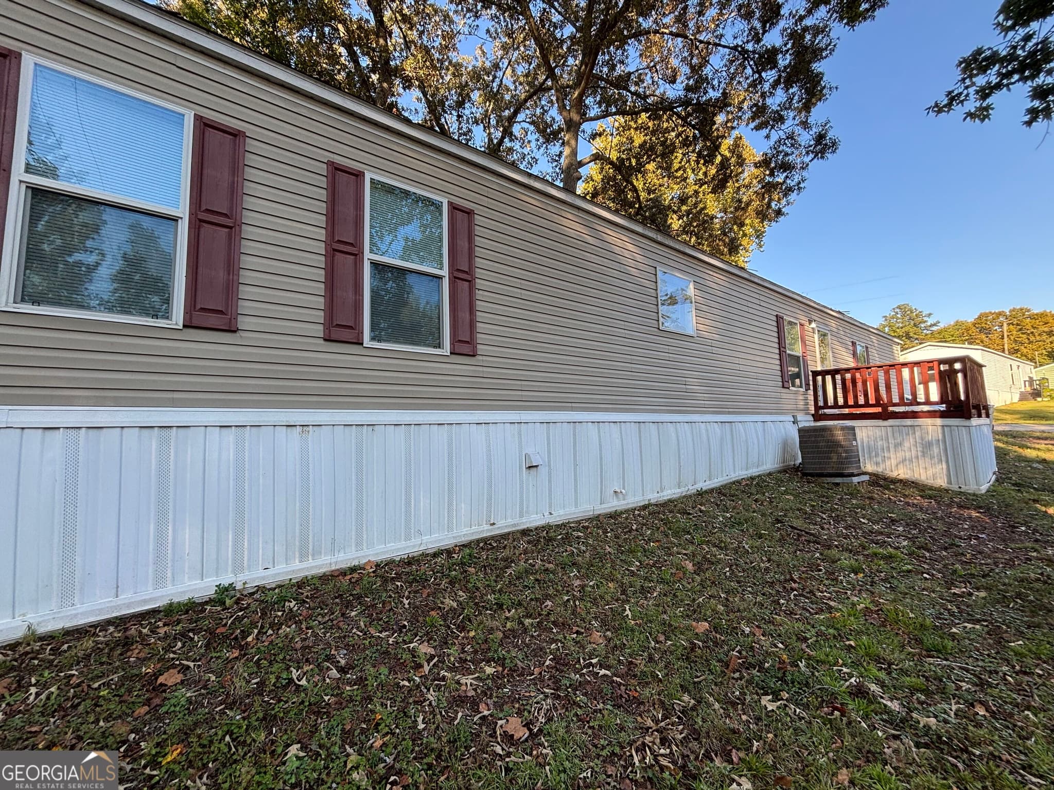3 bedroom, 2 bathroom, 1,216 sq ft manufactured home,single family residence for sale at 215 Skyline Drive, Fayetteville, GA 30214 — photo 2