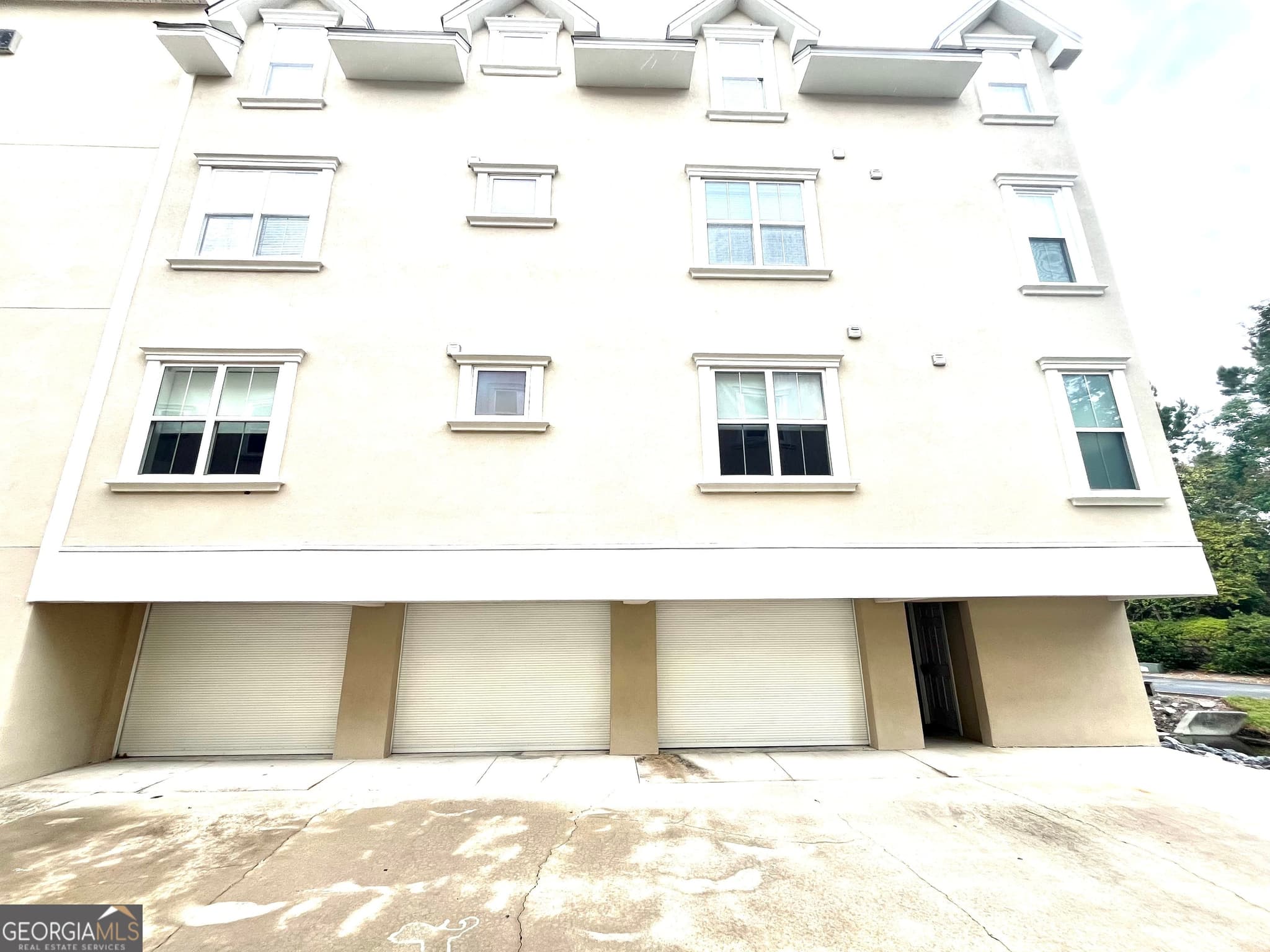 3 bedroom, 2 bathroom, 1,500 sq ft condominium for rent at 122 Shady Brook Cir Drive 100, St. Simons, GA 31522 for $4,950 a month — photo 2