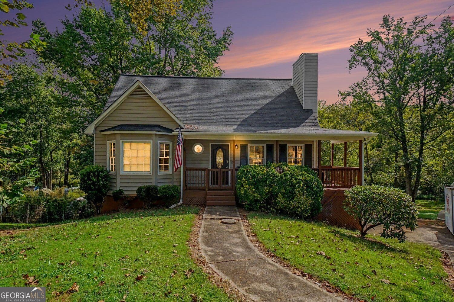 3 bedroom, 2 bathroom, 2,239 sq ft single family residence for sale at 481 Don Circle, Marietta, GA 30064 — photo 1 of 32