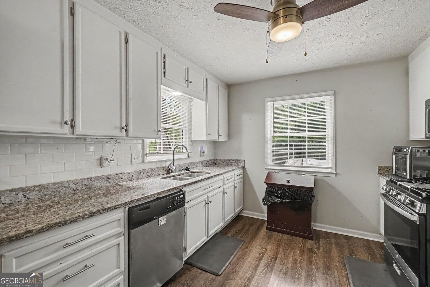 3 bedroom, 2 bathroom, 2,239 sq ft single family residence for sale at 481 Don Circle, Marietta, GA 30064 — photo 10