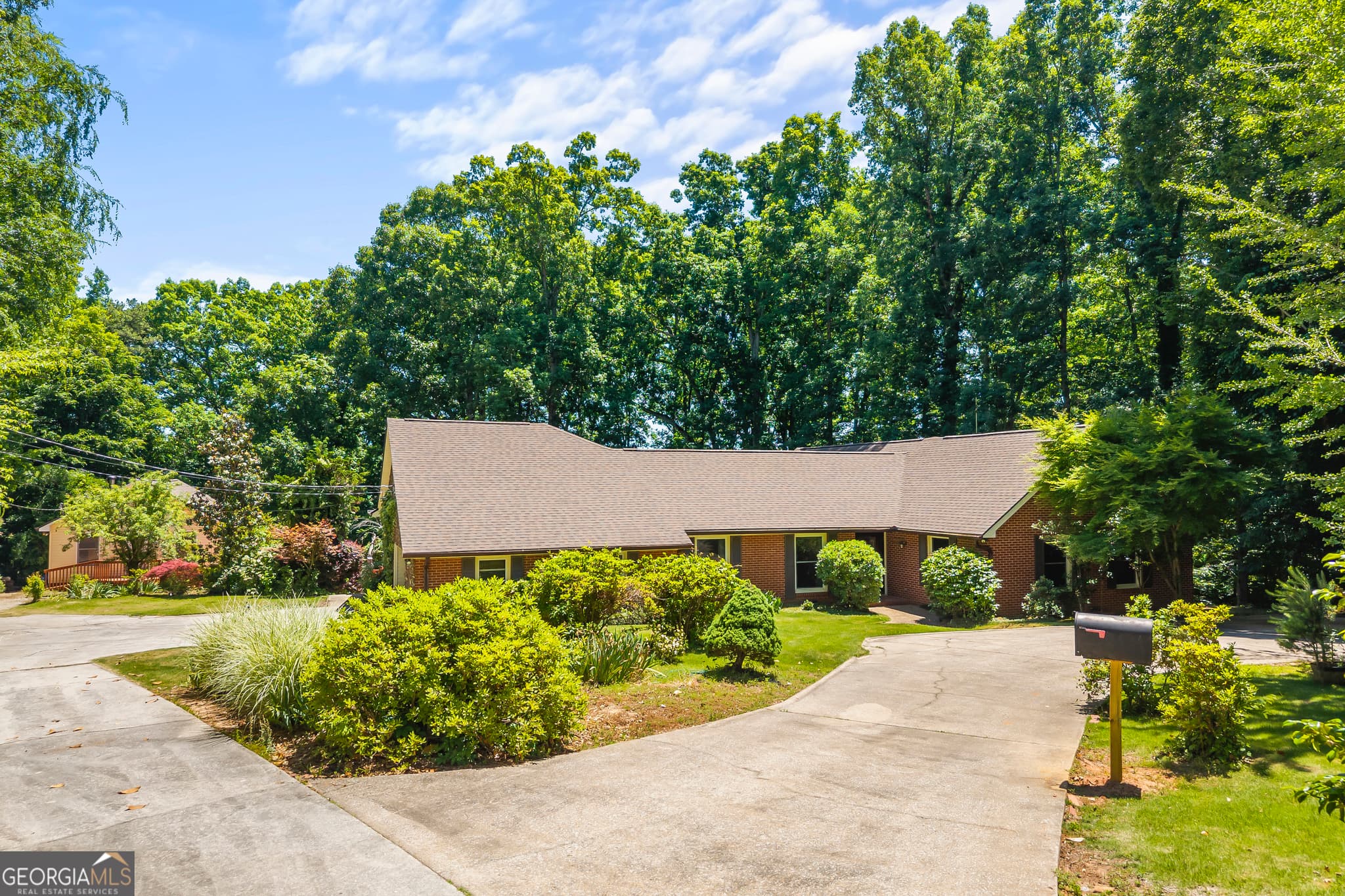 5 bedroom, 3 bathroom, 3,356 sq ft single family residence for sale at 511 Rhodes Drive, Elberton, GA 30635 — photo 2