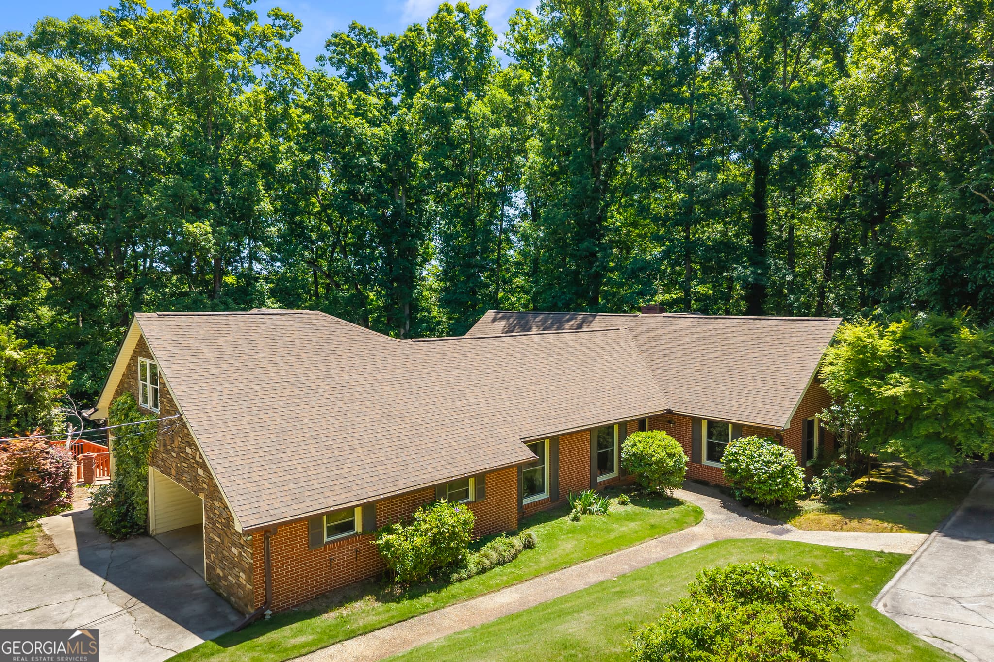 5 bedroom, 3 bathroom, 3,356 sq ft single family residence for sale at 511 Rhodes Drive, Elberton, GA 30635 — photo 3