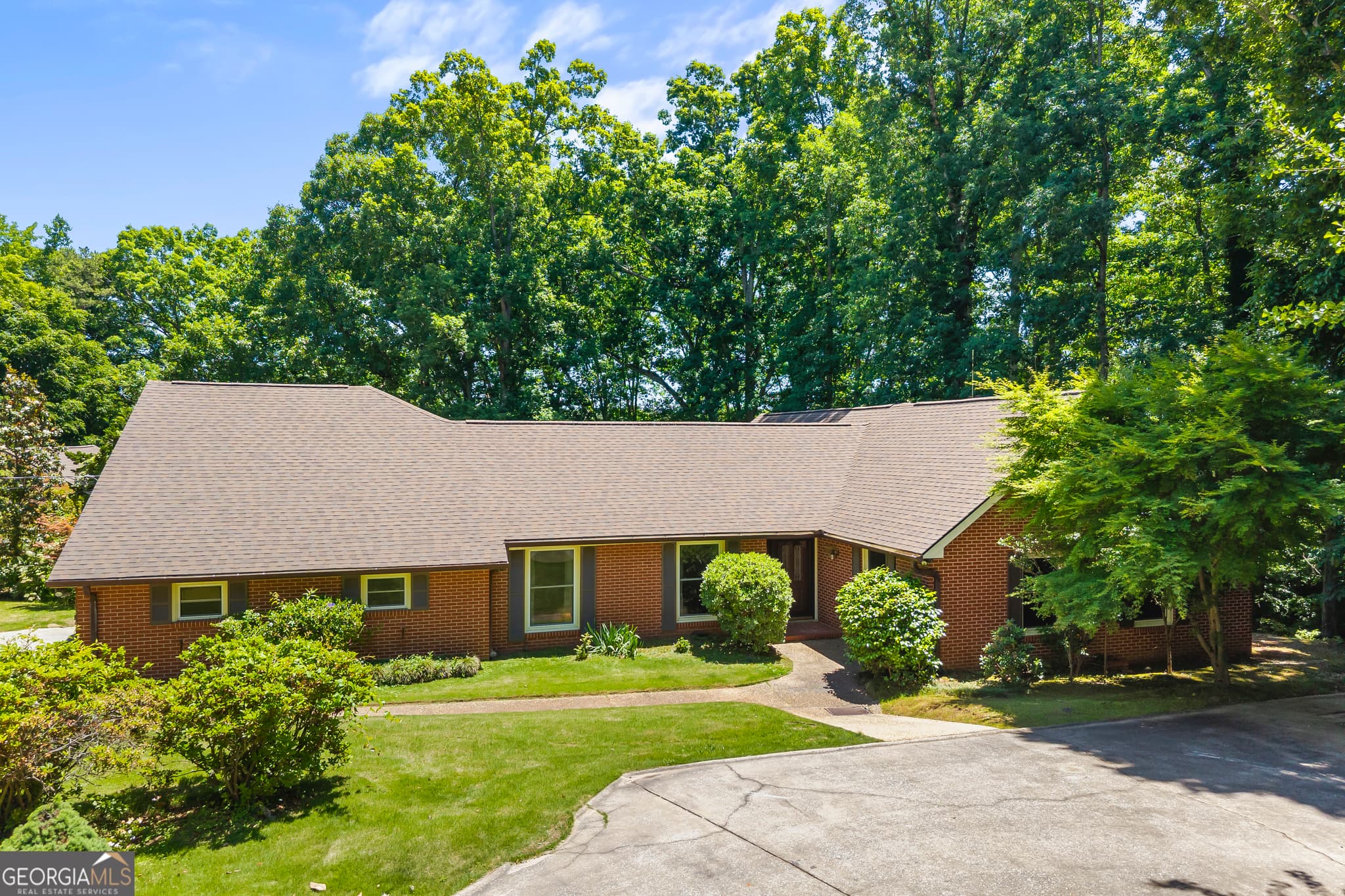 5 bedroom, 3 bathroom, 3,356 sq ft single family residence for sale at 511 Rhodes Drive, Elberton, GA 30635 — photo 4