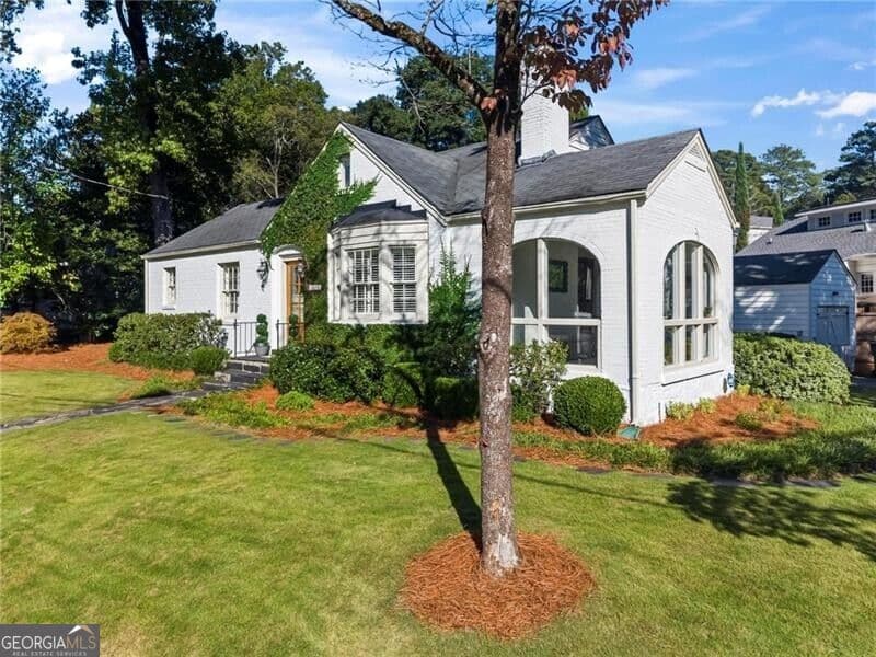 3 bedroom, 2 bathroom, 1,996 sq ft single family residence for sale at 2070 Fairhaven Circle, Atlanta, GA 30305 — photo 2
