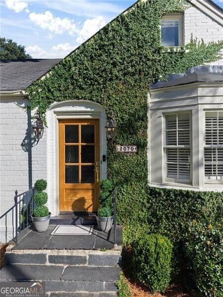 3 bedroom, 2 bathroom, 1,996 sq ft single family residence for sale at 2070 Fairhaven Circle, Atlanta, GA 30305 — photo 3