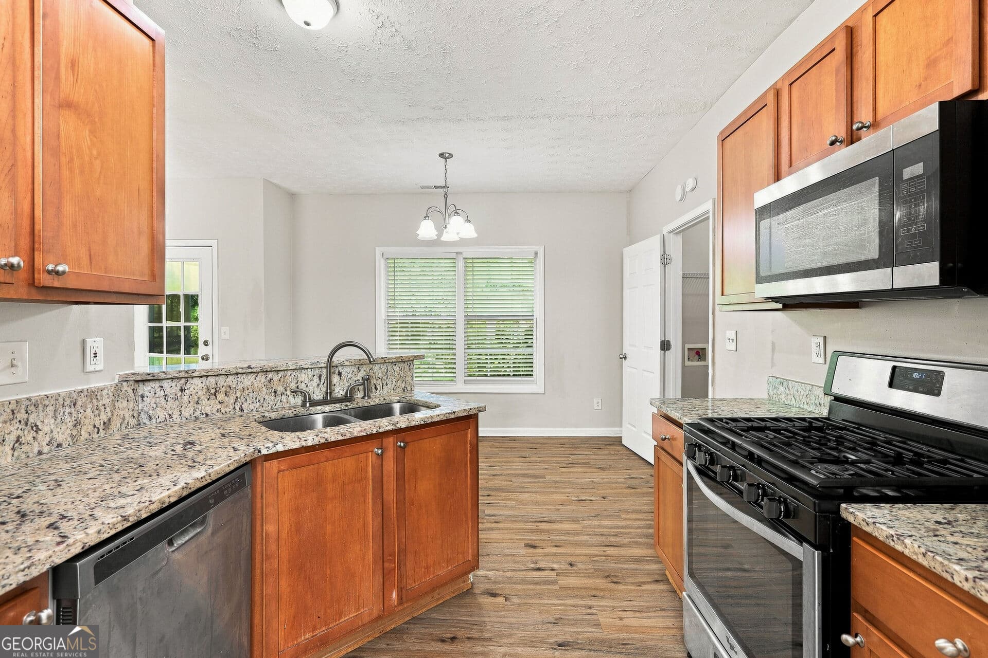 3 bedroom, 2.5 bathroom, 1,820 sq ft single family residence for sale at 182 Wilhelmina Drive, Austell, GA 30168 — photo 4