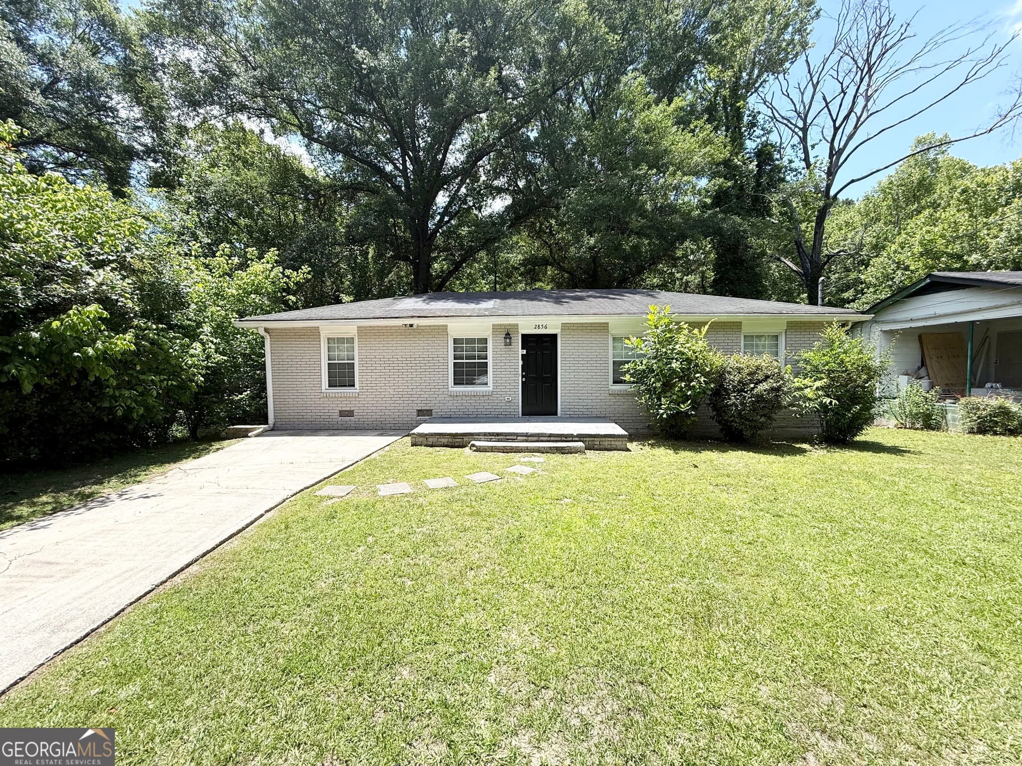 2 bedroom, 1 bathroom, 1,056 sq ft single family residence for sale at 2856 Argyle Drive, Atlanta, GA 30318 — photo 2