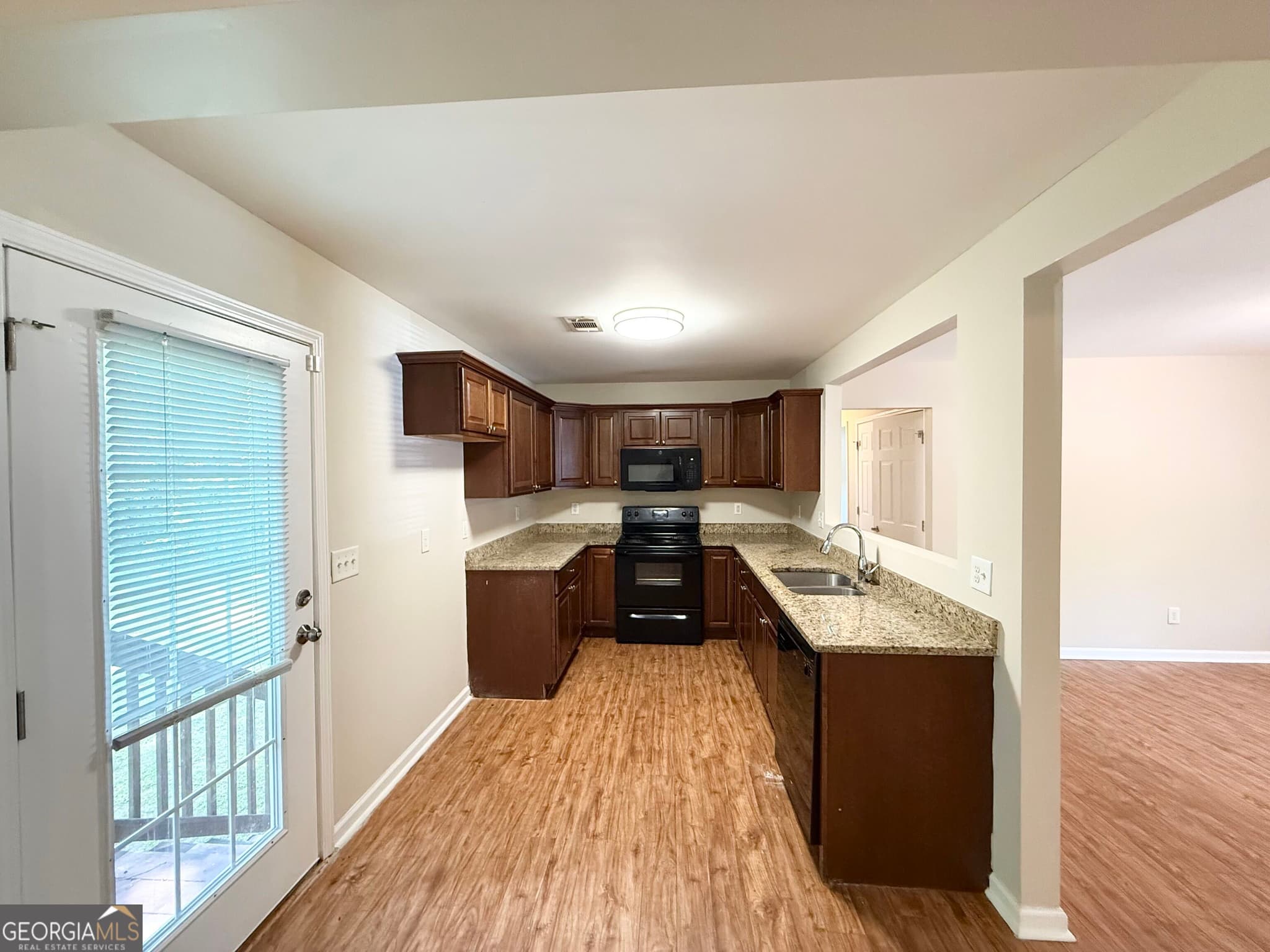 2 bedroom, 1 bathroom, 1,056 sq ft single family residence for sale at 2856 Argyle Drive, Atlanta, GA 30318 — photo 6